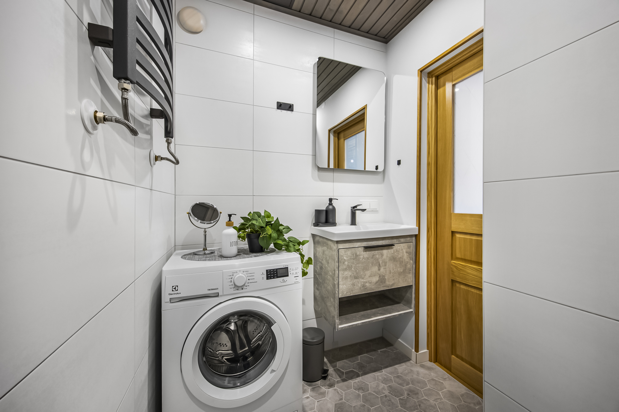 Bathroom with all the amenities