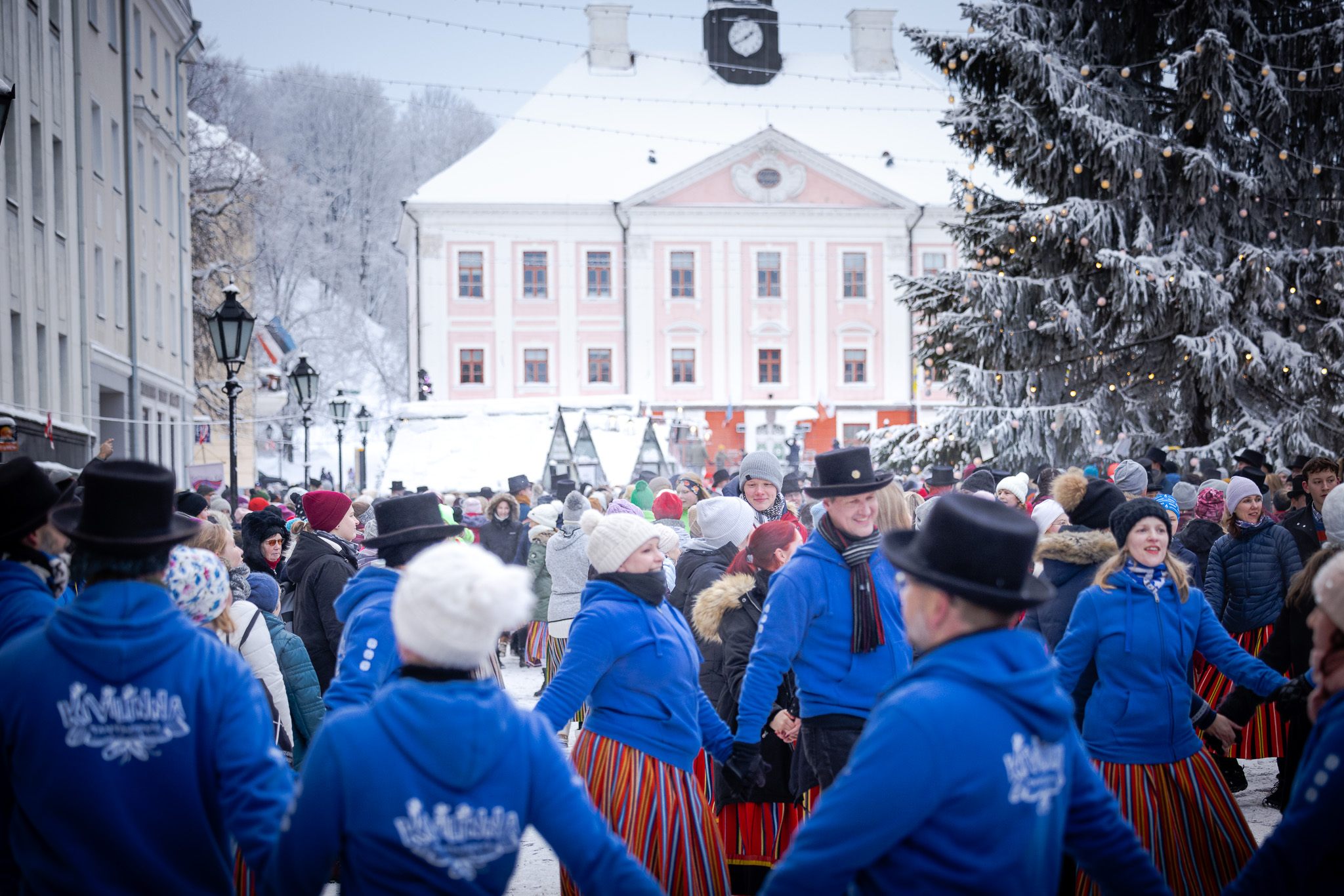 Every December, Tartu's Winter Folk Dance Day brings hundreds of folk dancers to the town square. The program is full of traditional dances, and audie