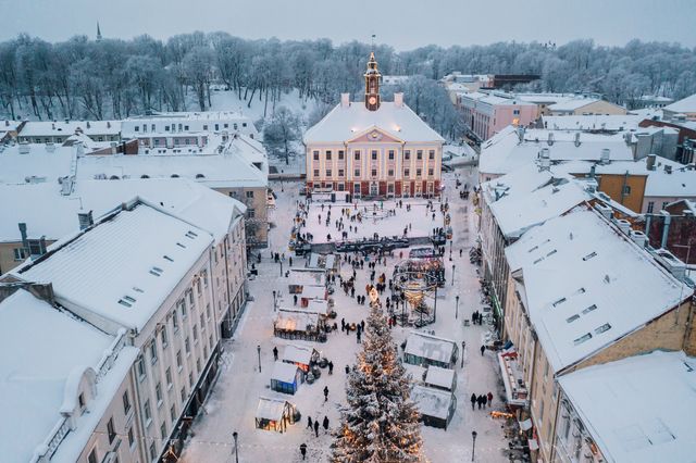 Die Weihnachtsstadt Tartu lädt die Einwohner von Tartu und die Gäste der Stadt vom ersten Advent bis Januar zu einem festlichen Weihnachtserlebnis ein