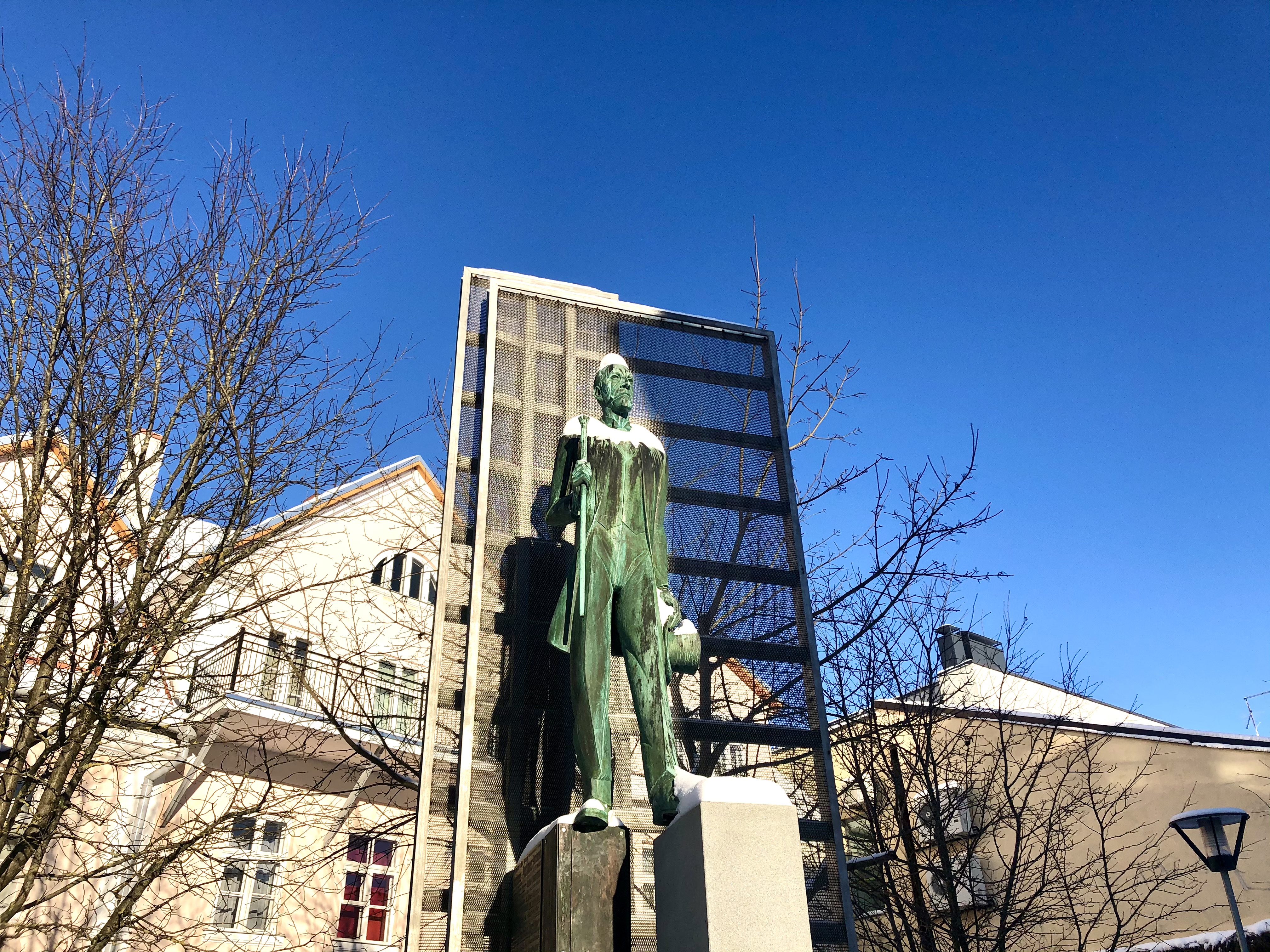 Talvine Jaan Tõnissoni monument