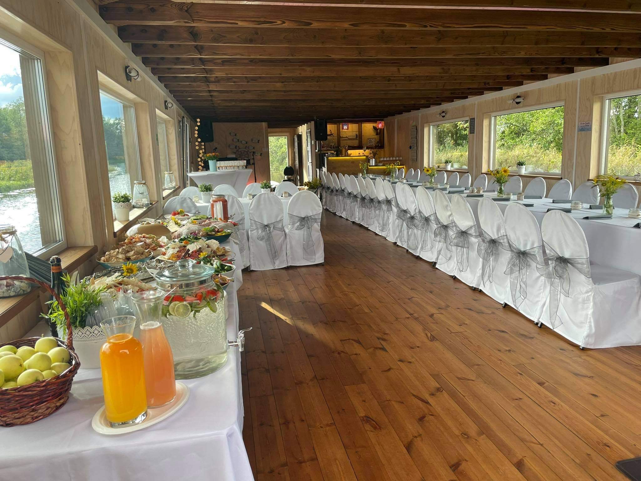 Parveküla's event raft is suitable for weddings