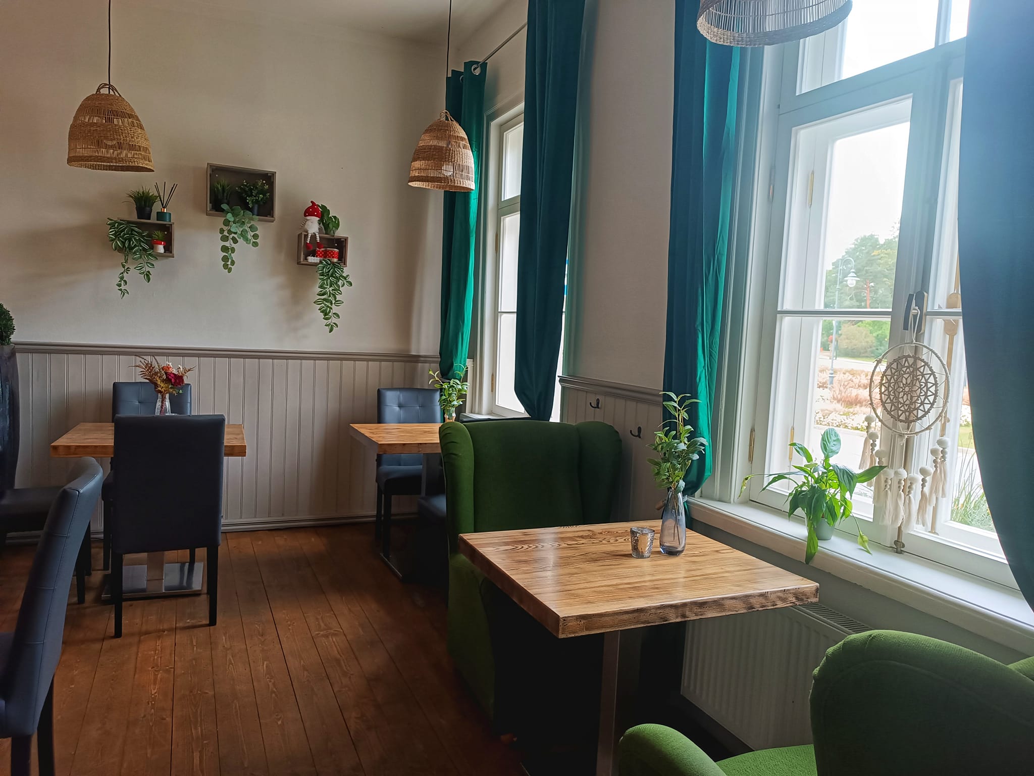 A La Ain Kohvik ajaloolises Elva vaksalihoones