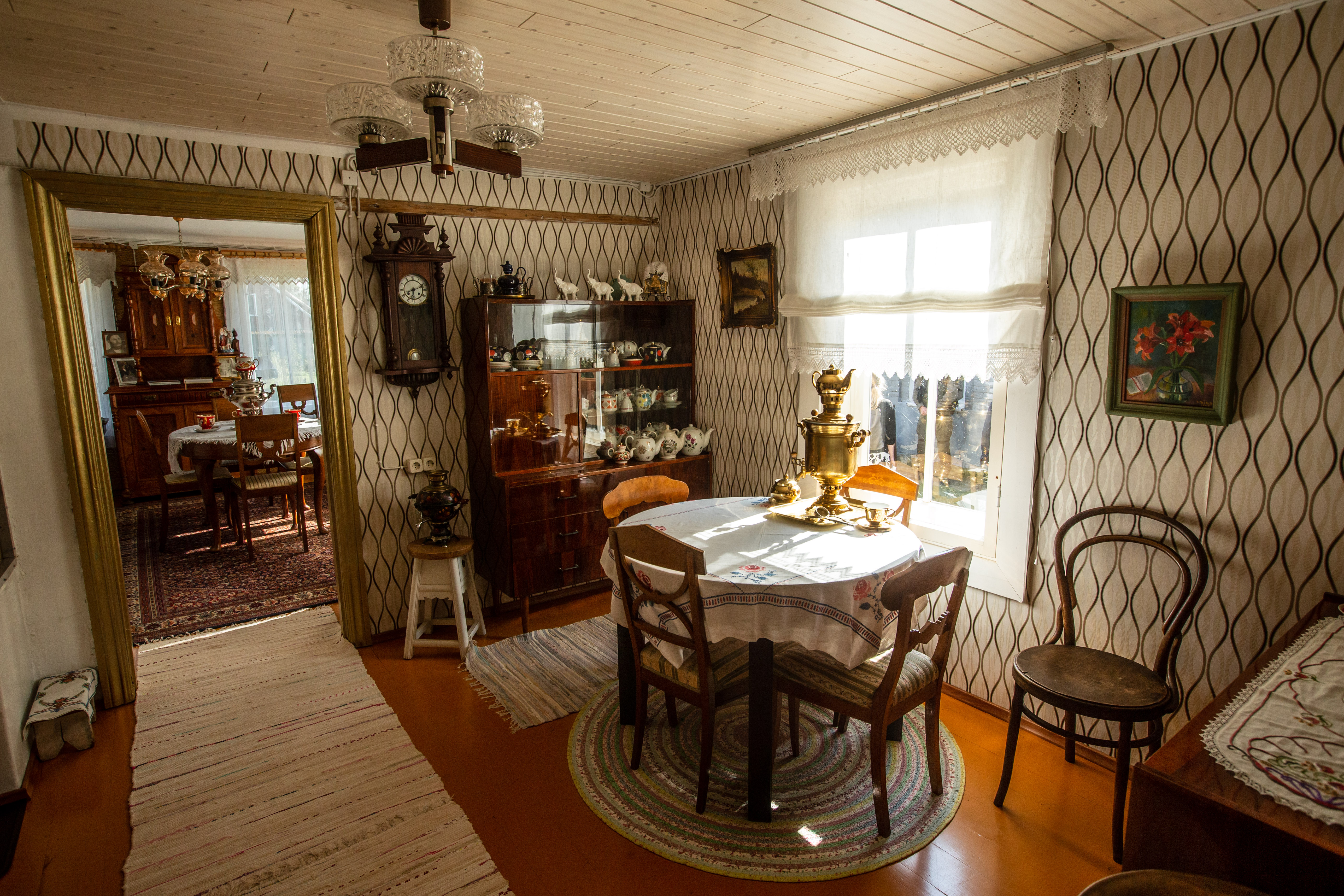 The living room of the Piirissaare Old Believers Museum