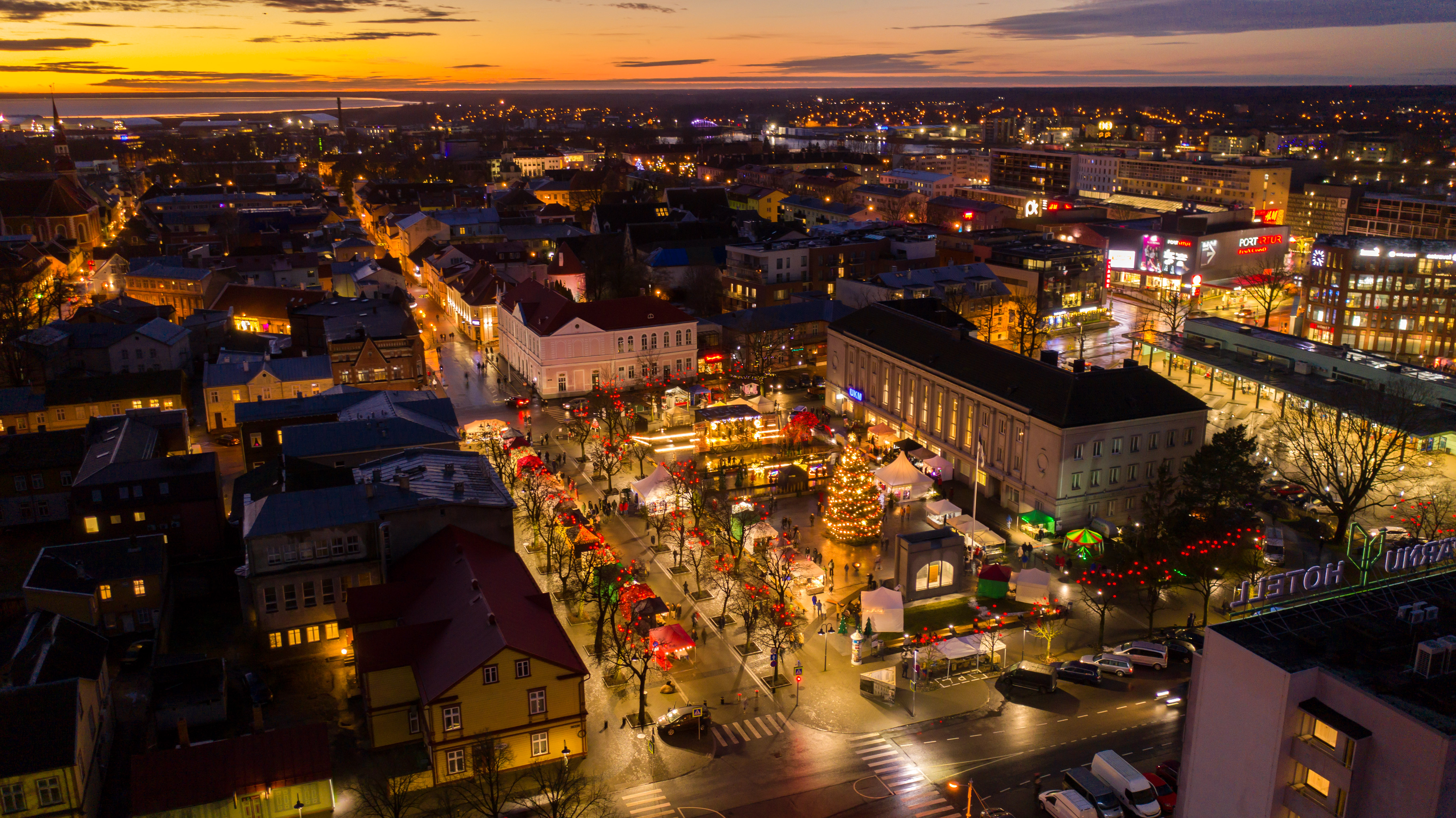 A Christmas village will be opened at the Pärnu Independence Square. This year, a Christmas fair will also take place there. Come and enjoy a great cu