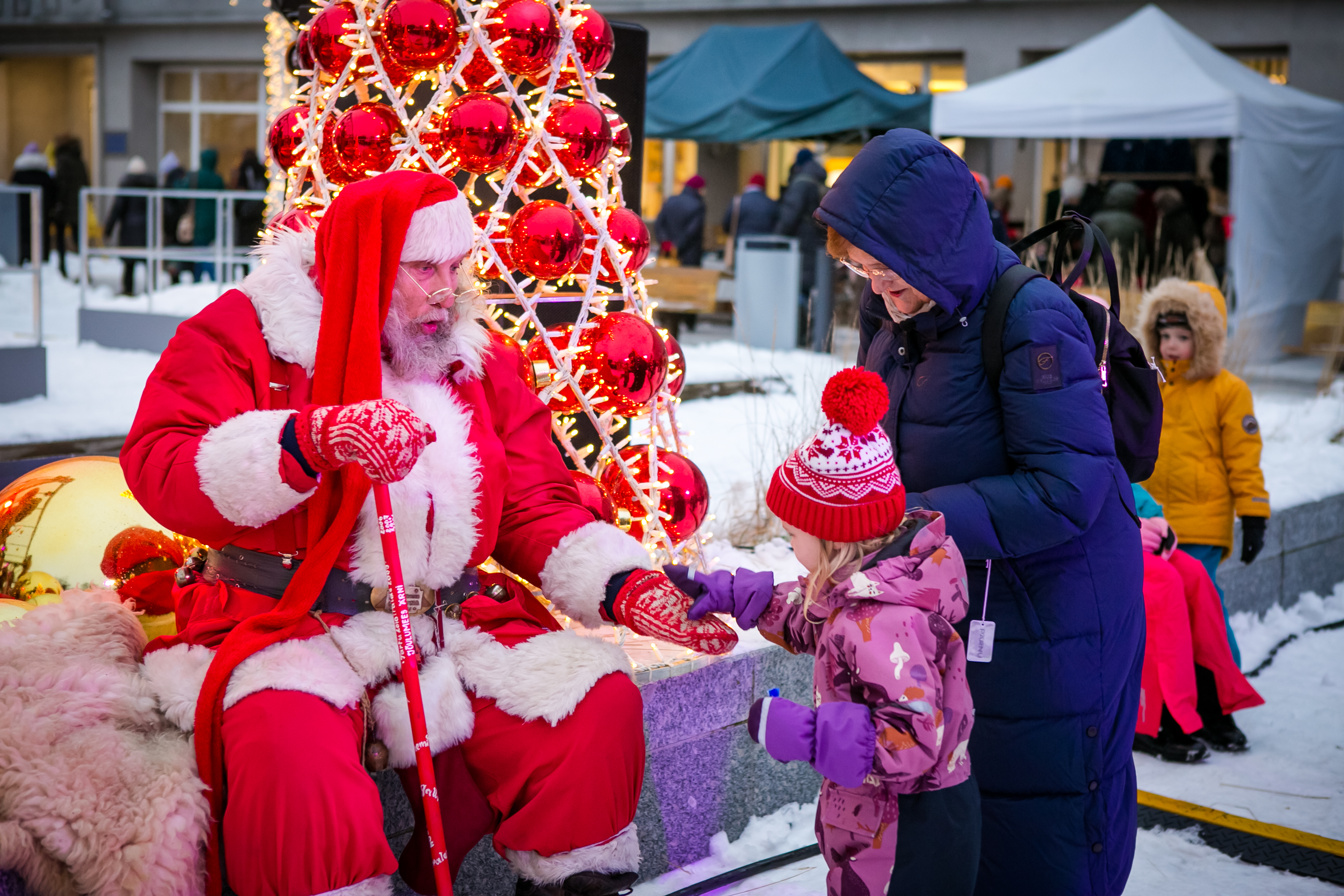 Santa Ärni listening to a poem