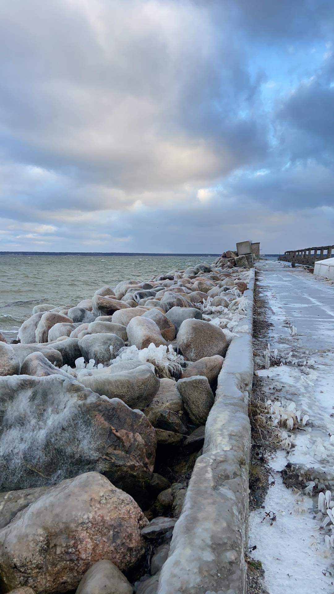 Hara harbour in winter