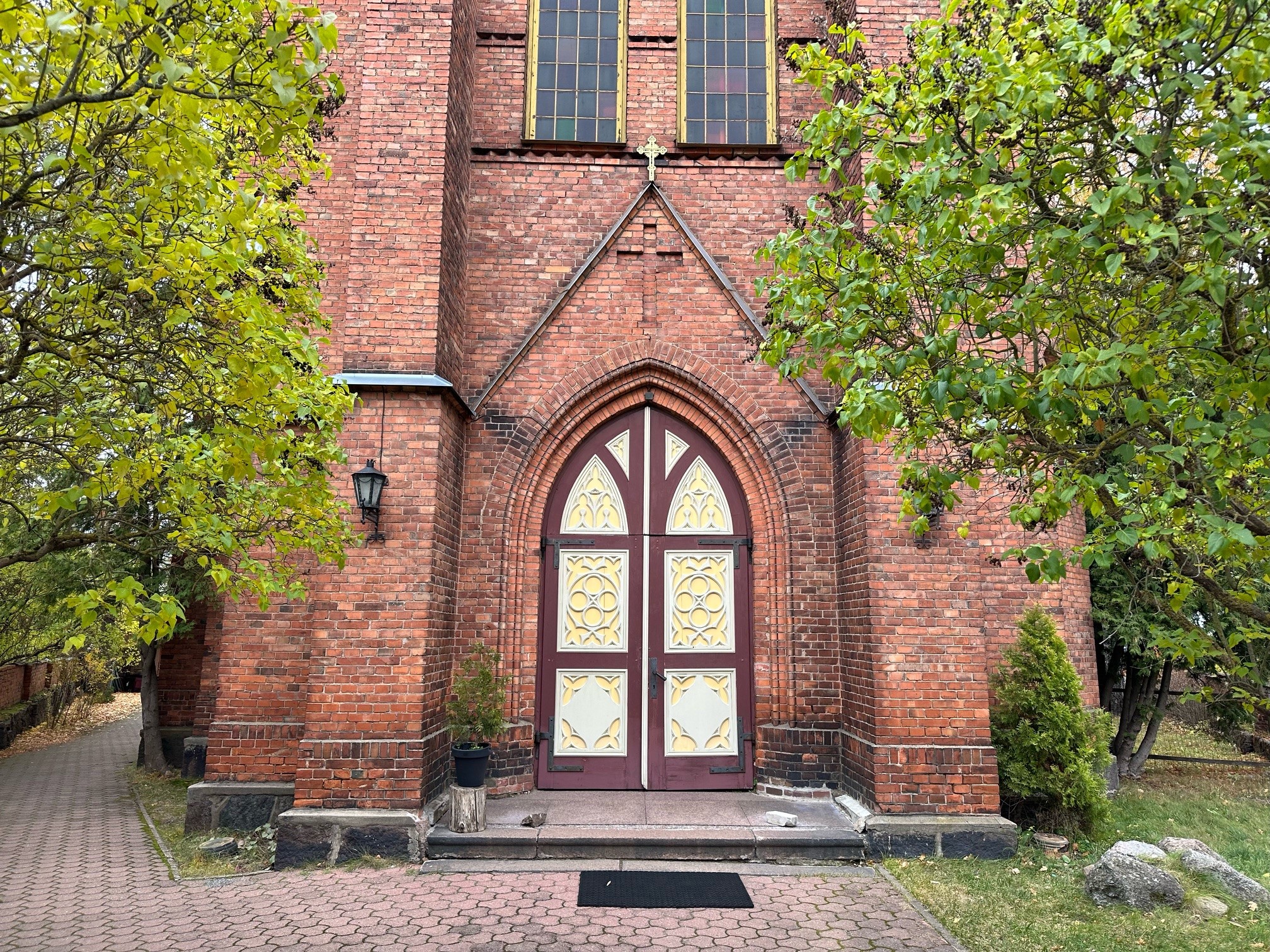 Tartu Katolik Kiriku sissepääs