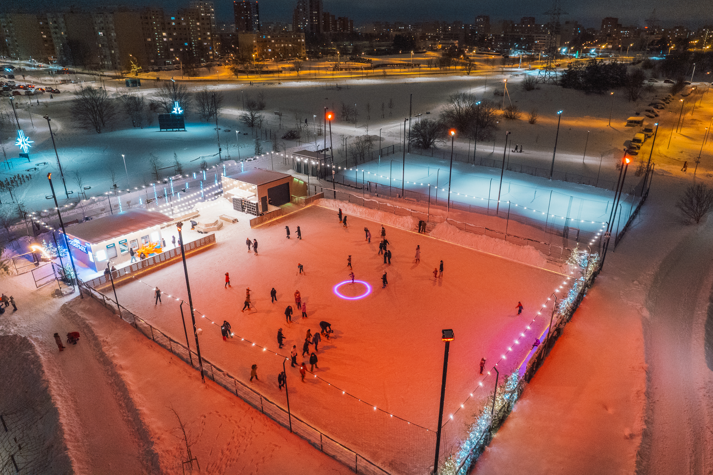 The newest outdoor ice skating rink in Tallinn is located in Tondiraba Park! Lasnamäe Ice Rink continues the concept of creating outdoor ice rinks in 