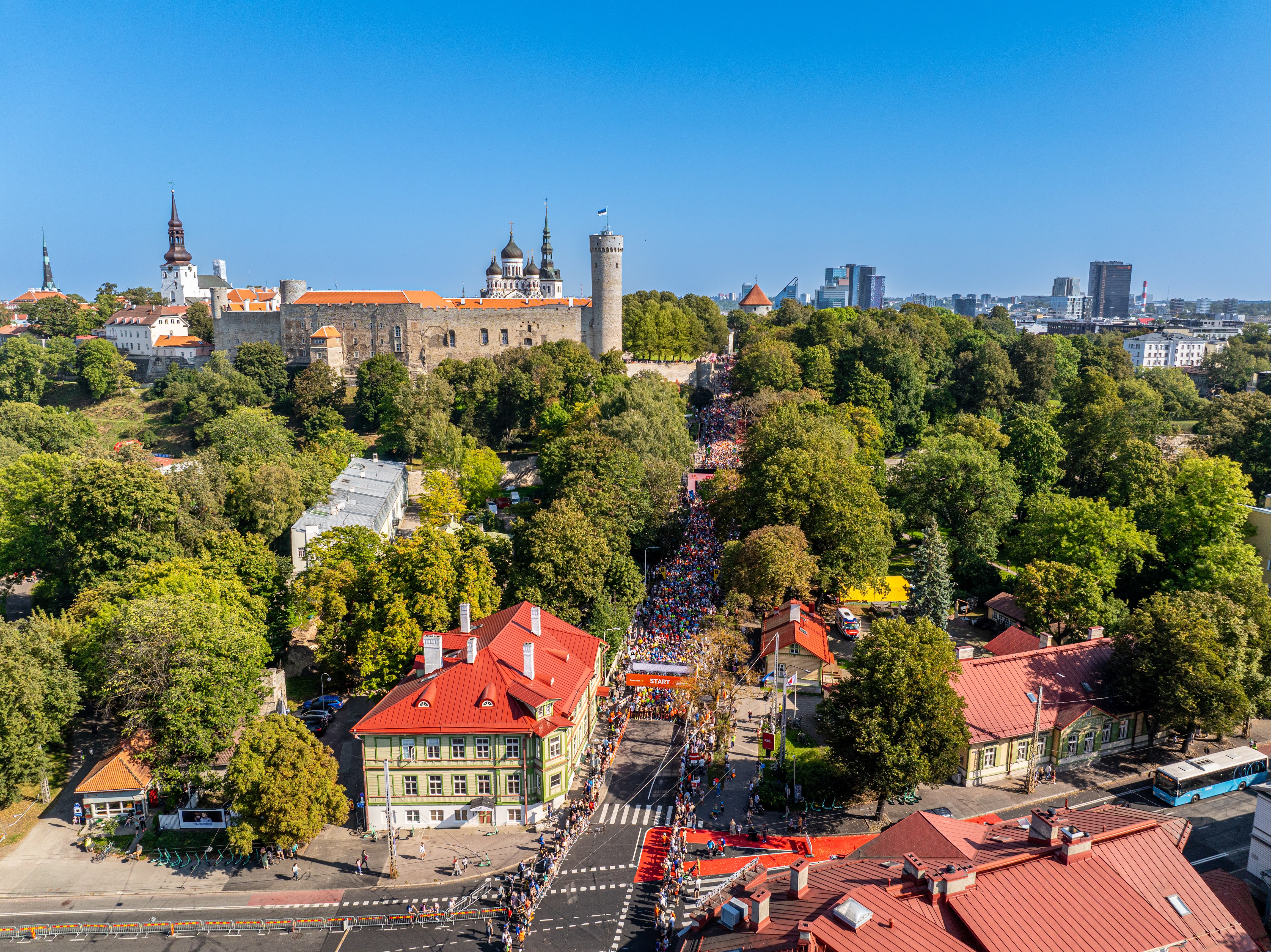 Luftaufnahme von den Läufern in Tallinn