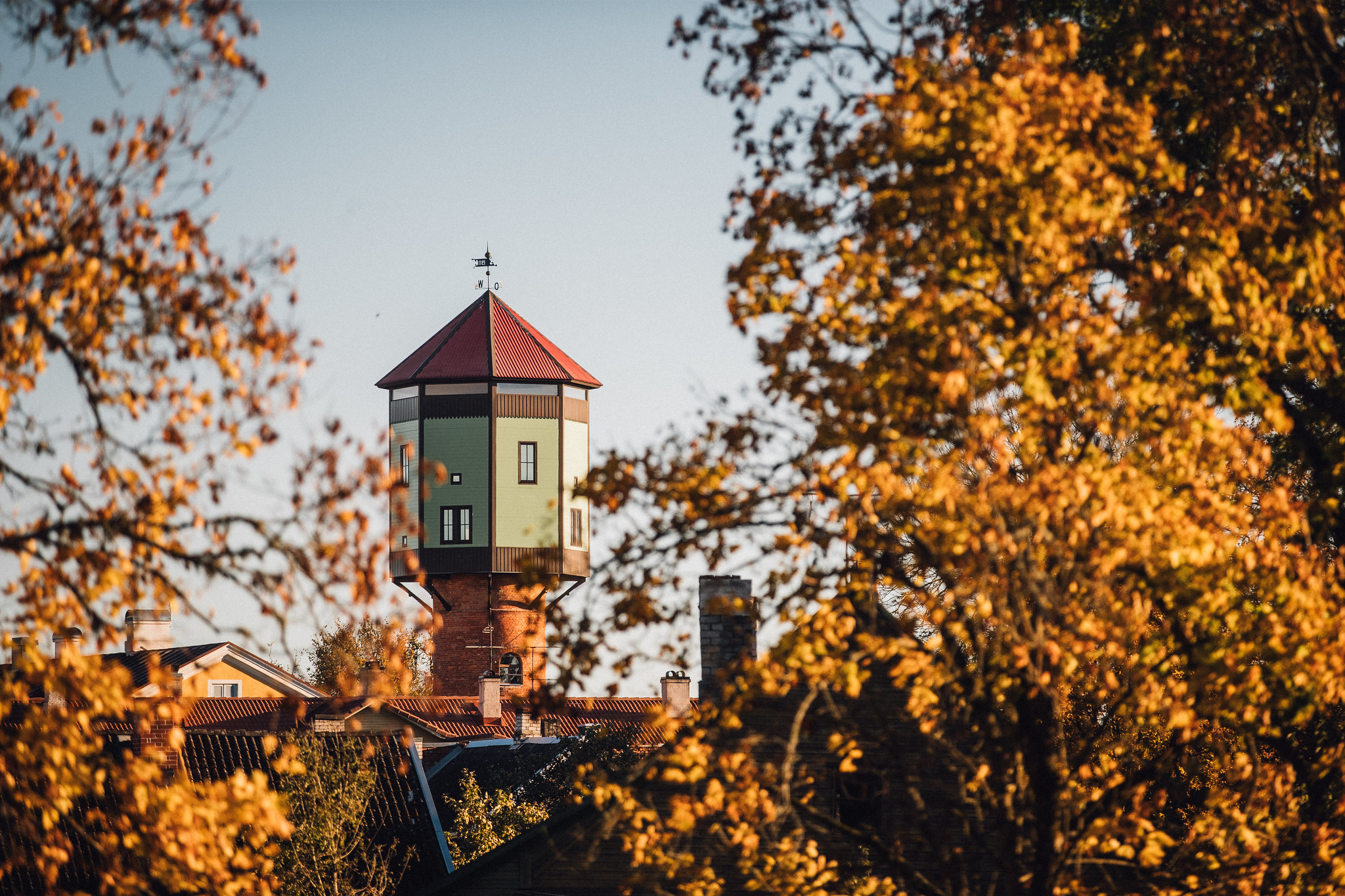 The 30m high red brick water tower was constructed in 1911 and was preserved until today with its small windows and the octangular wooden upper part. 