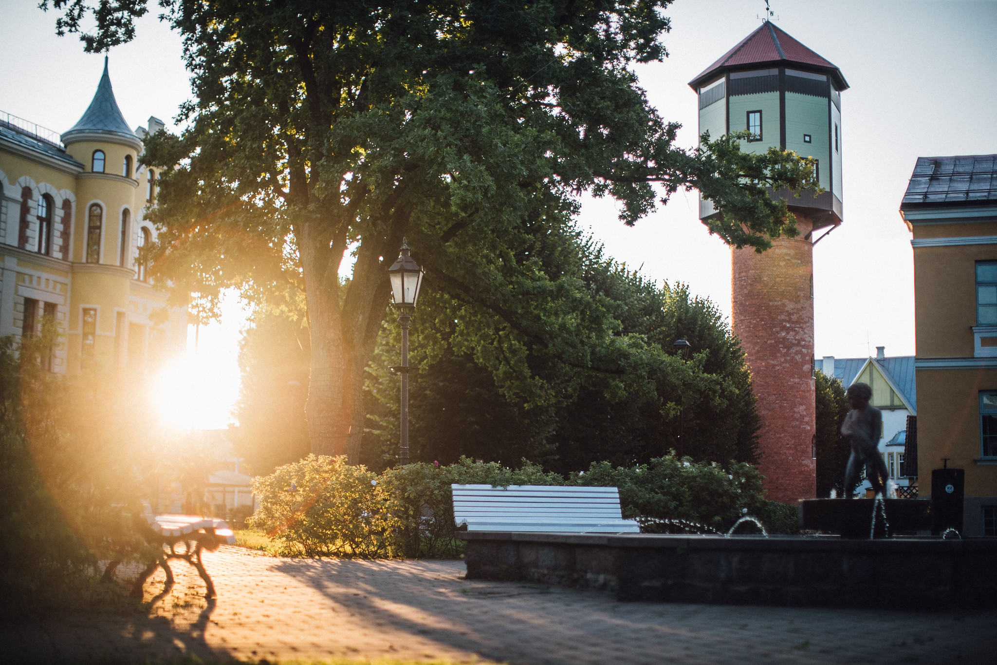 Viljandi vana veetorn suvehommikus