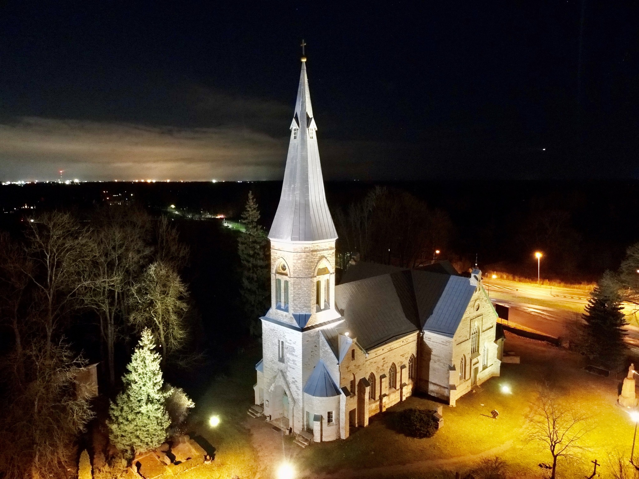 Die Kirche in Jüri