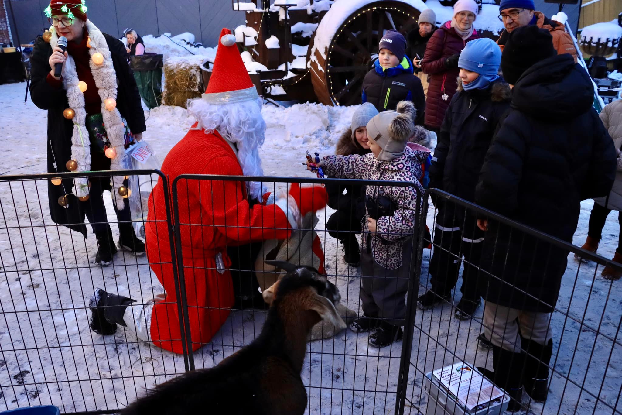 Jõuluvanal jagub tähelepanu kõikidele