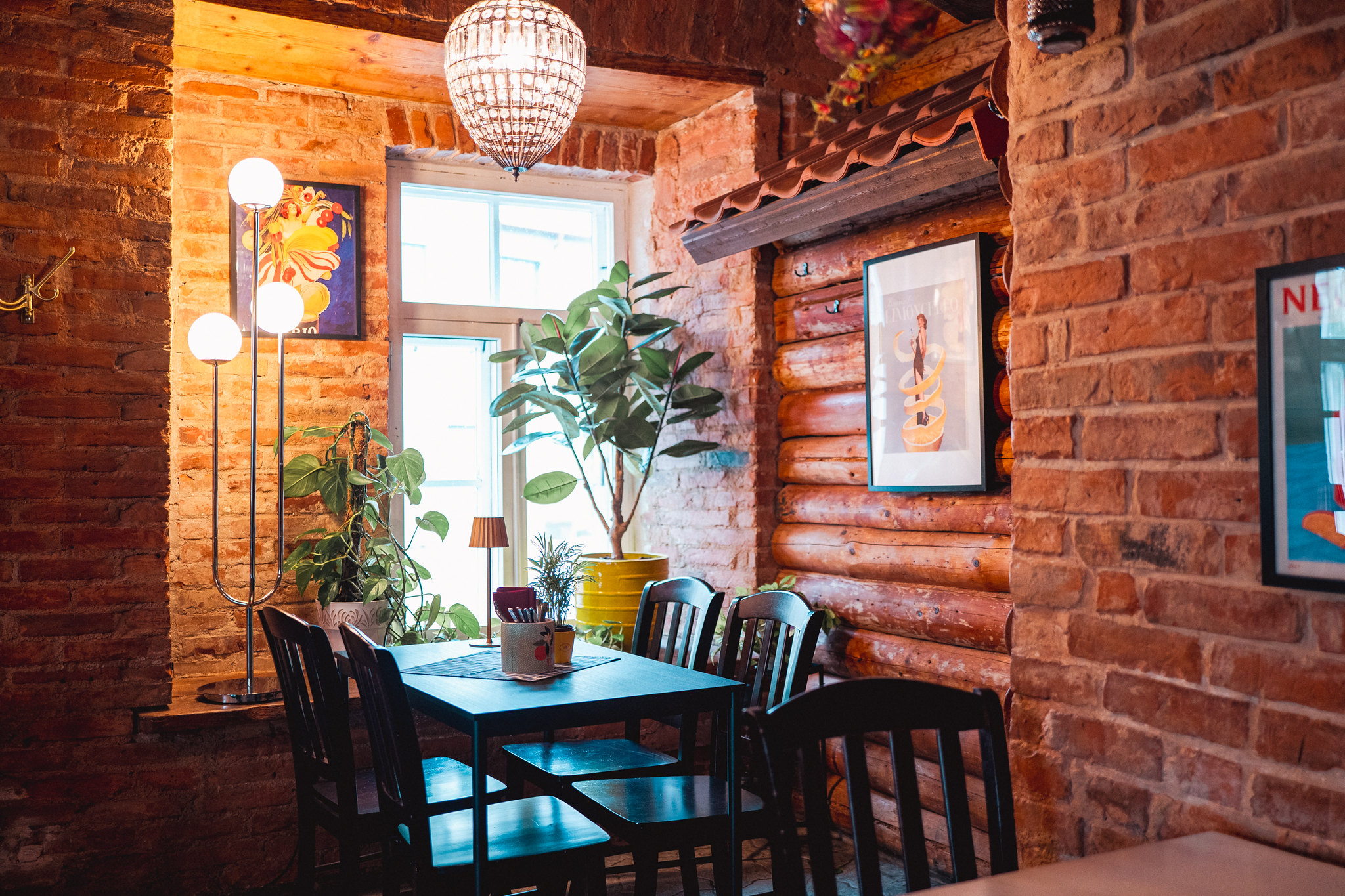 The Italian-style pizza restaurant Malmizza awaits you in the old Tõrva tavern located in the centre of Tõrva. Pizzas are cooked on open fire in the s