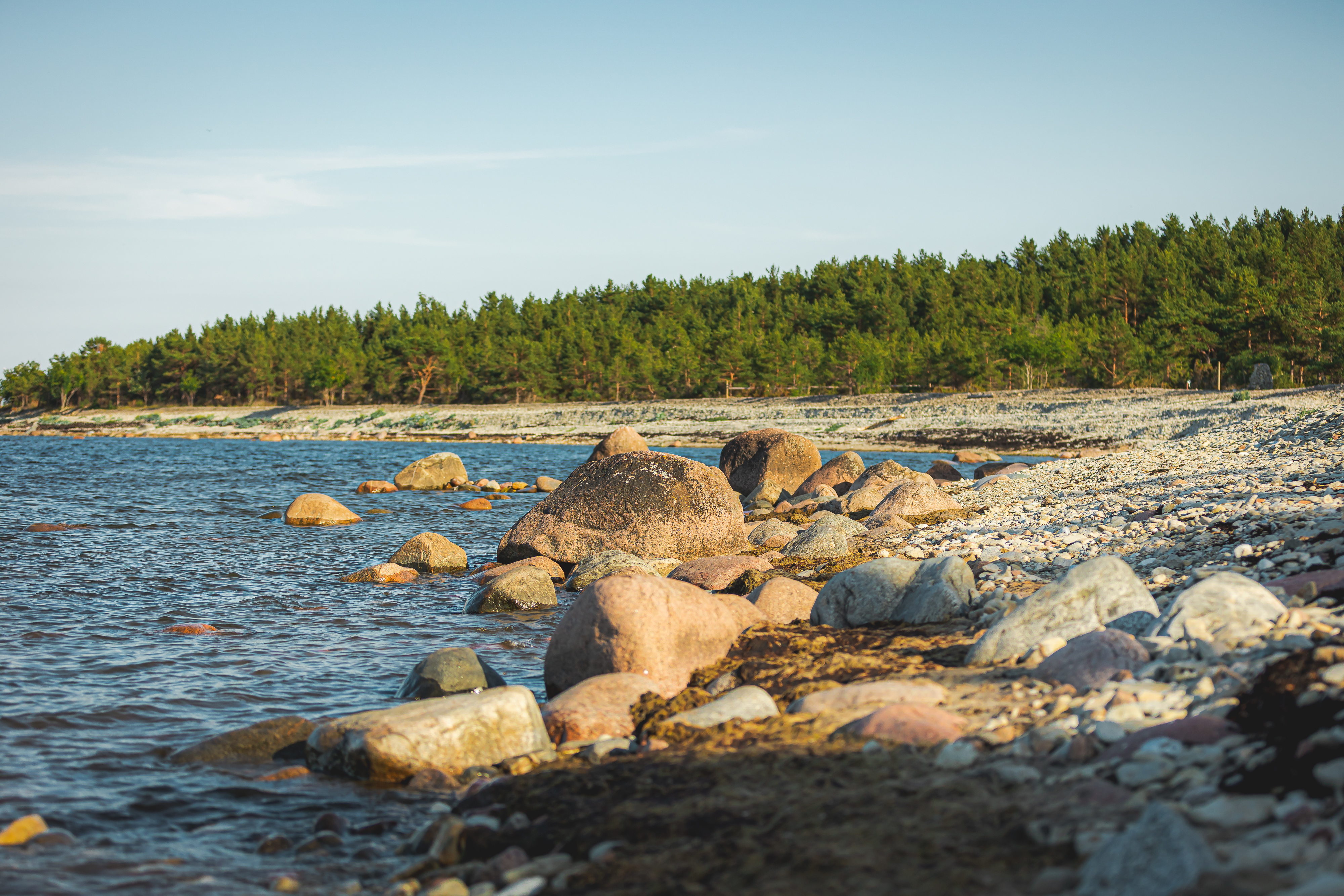 Ninase puhkemaja lähedal on mõnus mererand