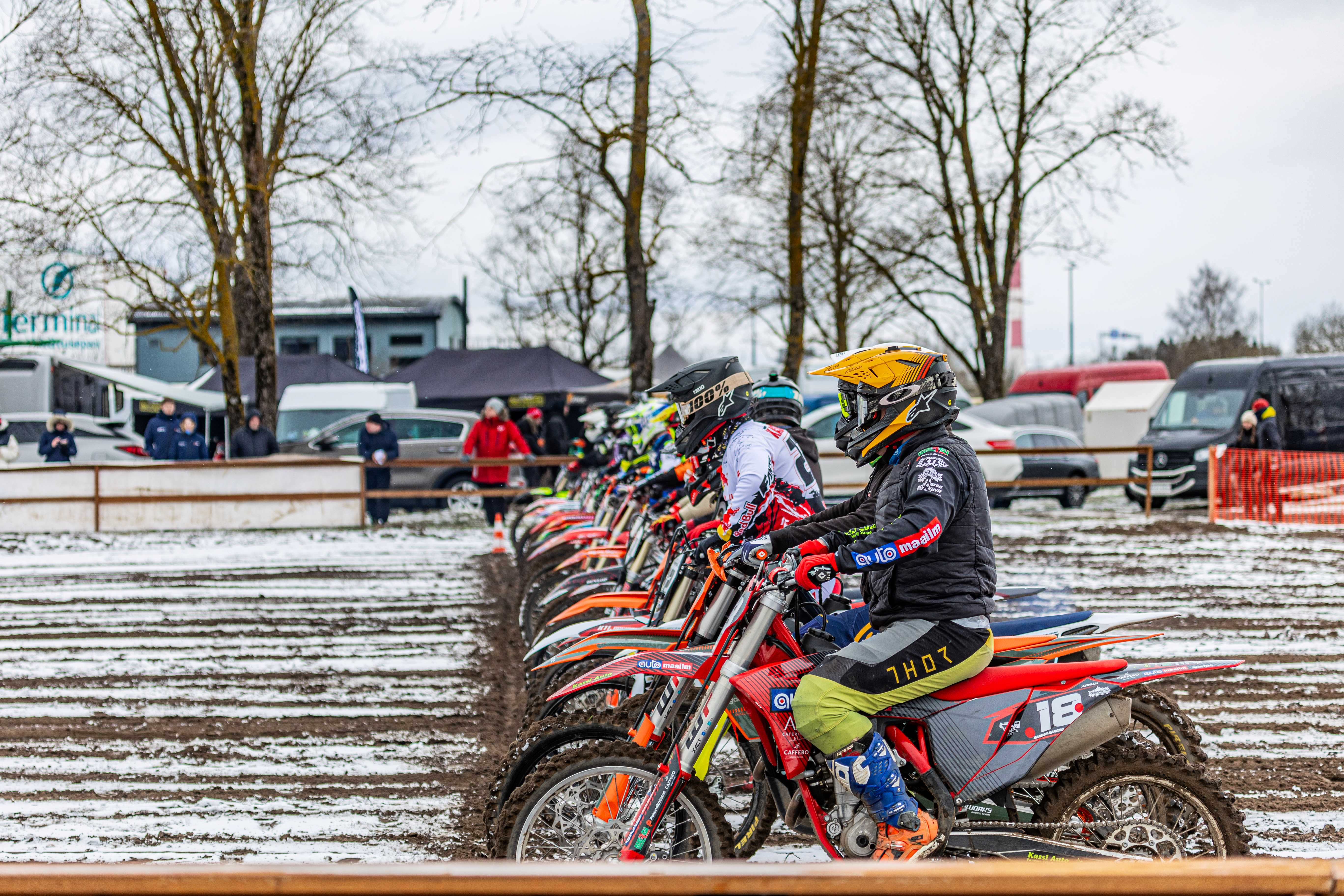 Lumine start Maardu MX Track motokrossi rajal