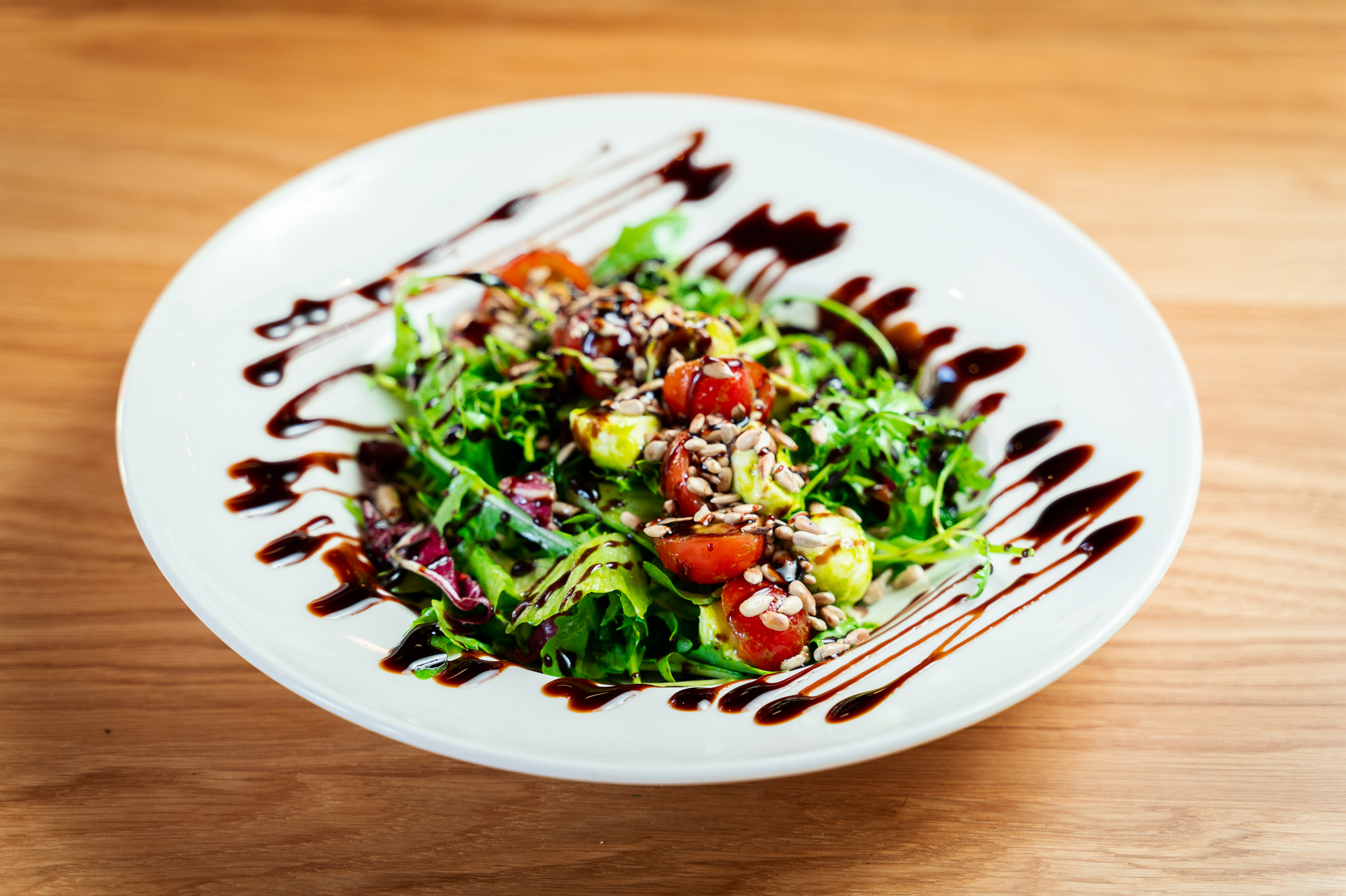 Võrratult kerge salat - mozzarella kirsstomatisalat
