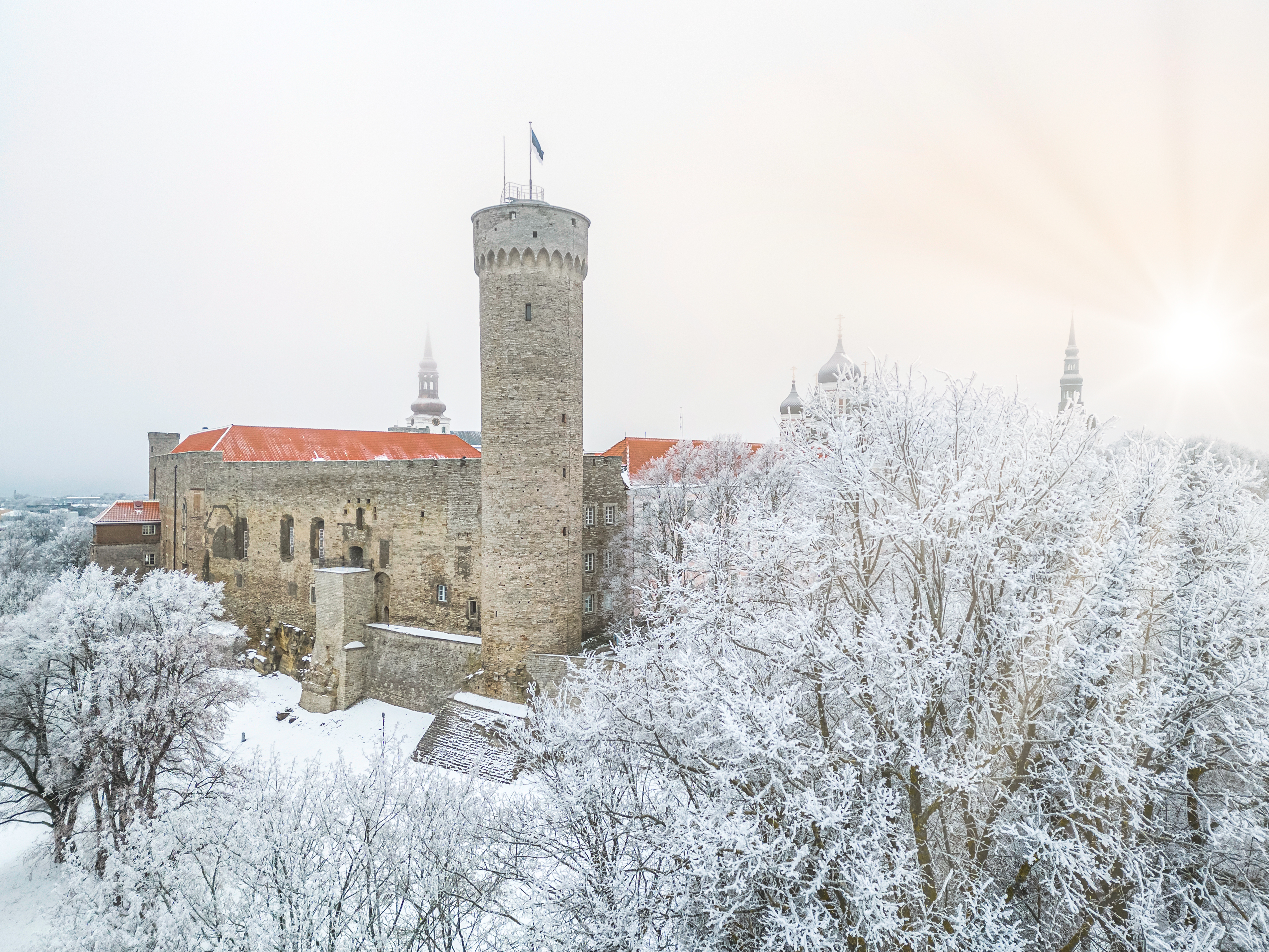 Talvinen Toompea paheellisessa Vanhassakaupungissa