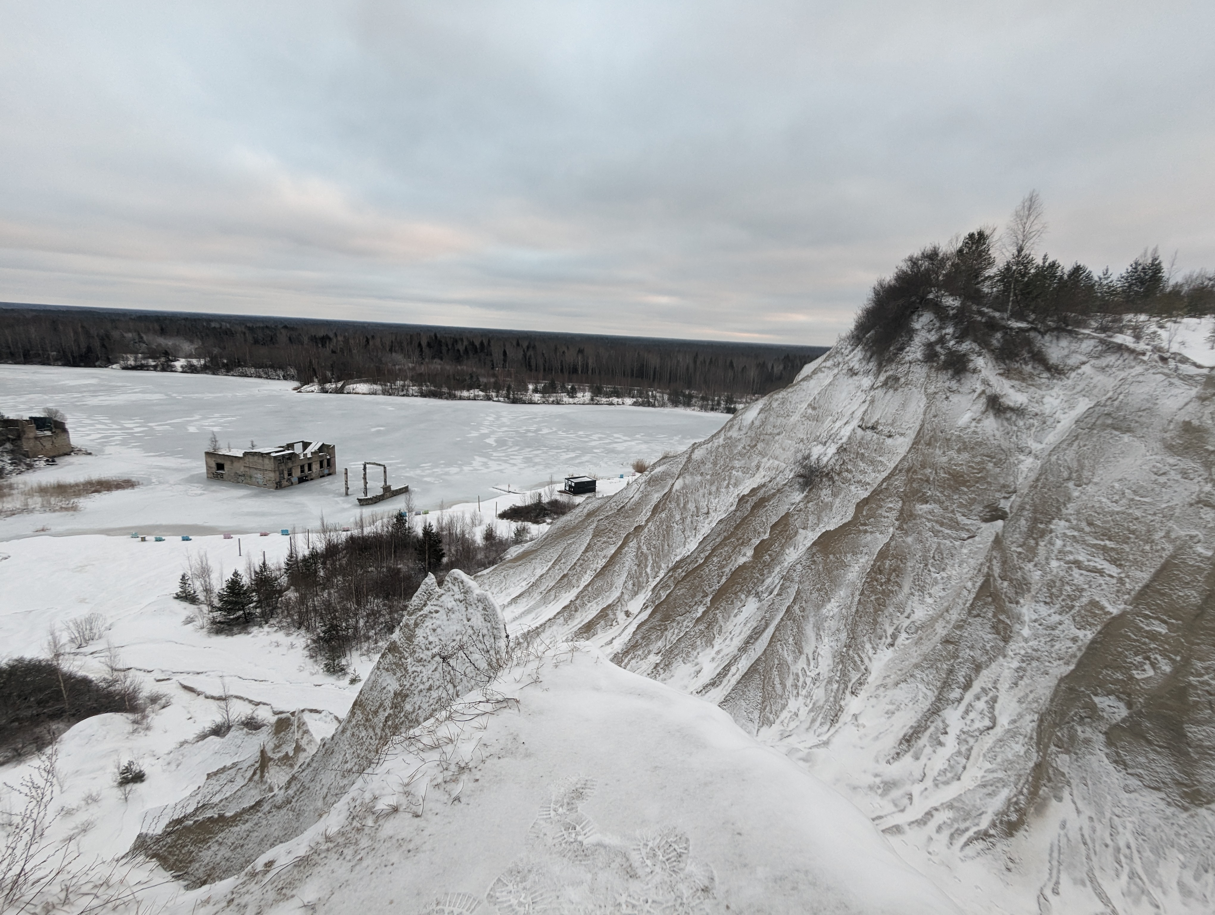 Rummu quarry in winter