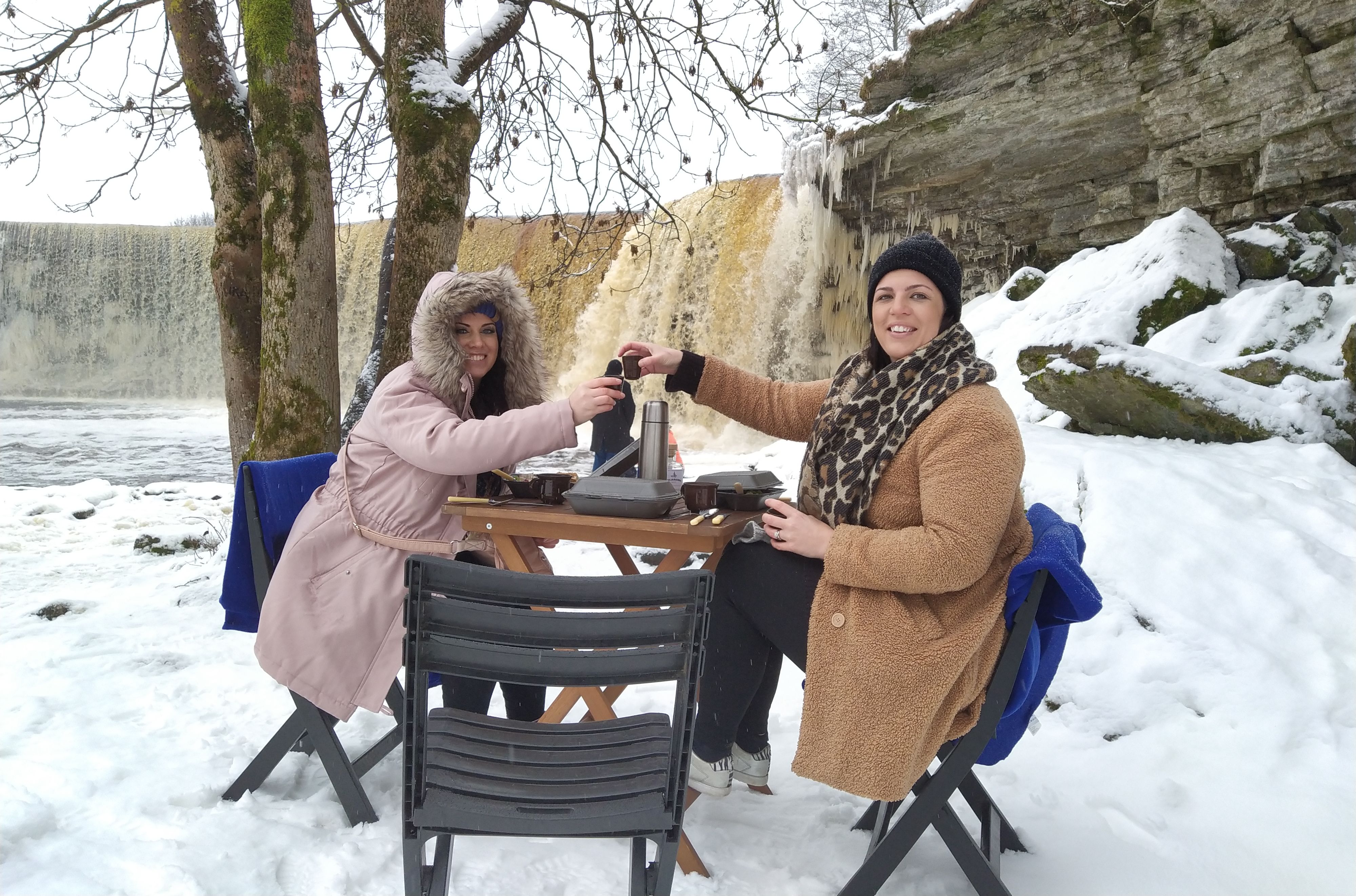 Talvine piknik Jägala kose jalamil