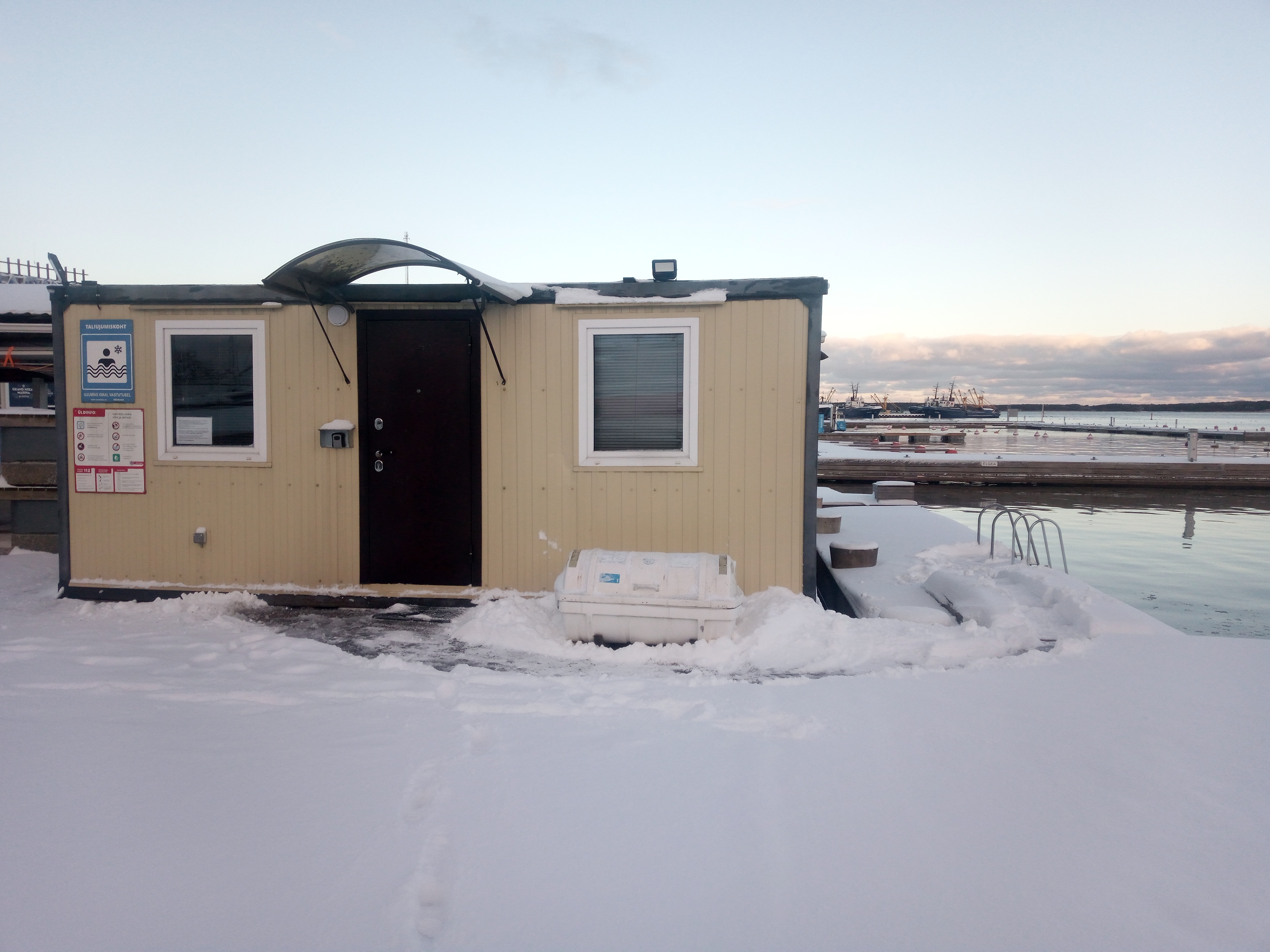 Haapsalu Talisupluskeskuse küttega soojak