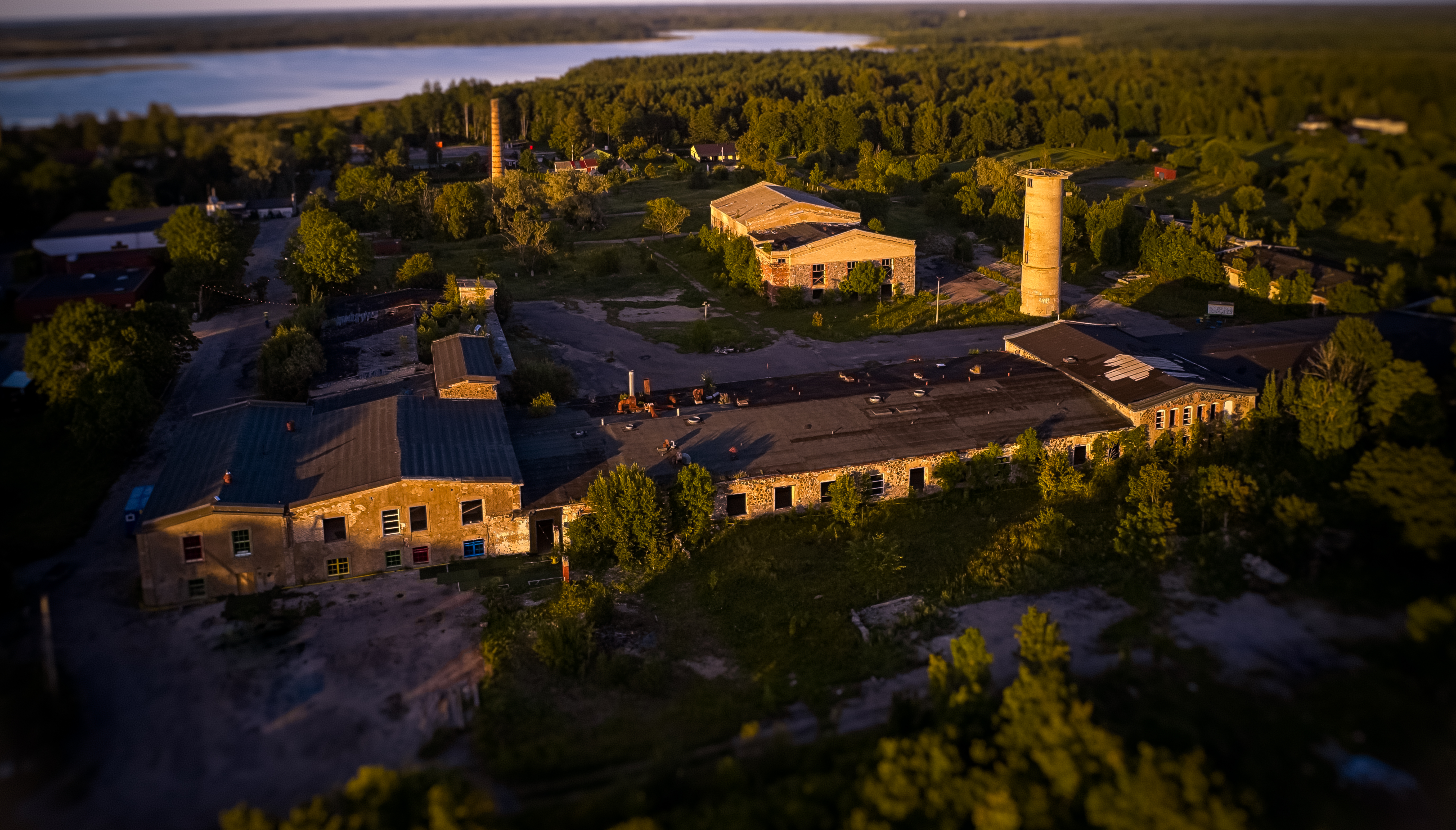 Vaade linnulennult Viscosa Kultuuritehasele Hiiumaal