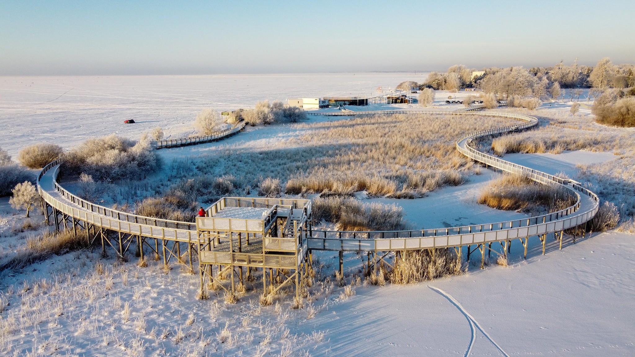 The attractive Pärnu beach promenade offers a real resort atmosphere and makes the beach of the summer capital attractive, even in unideal weather. Th