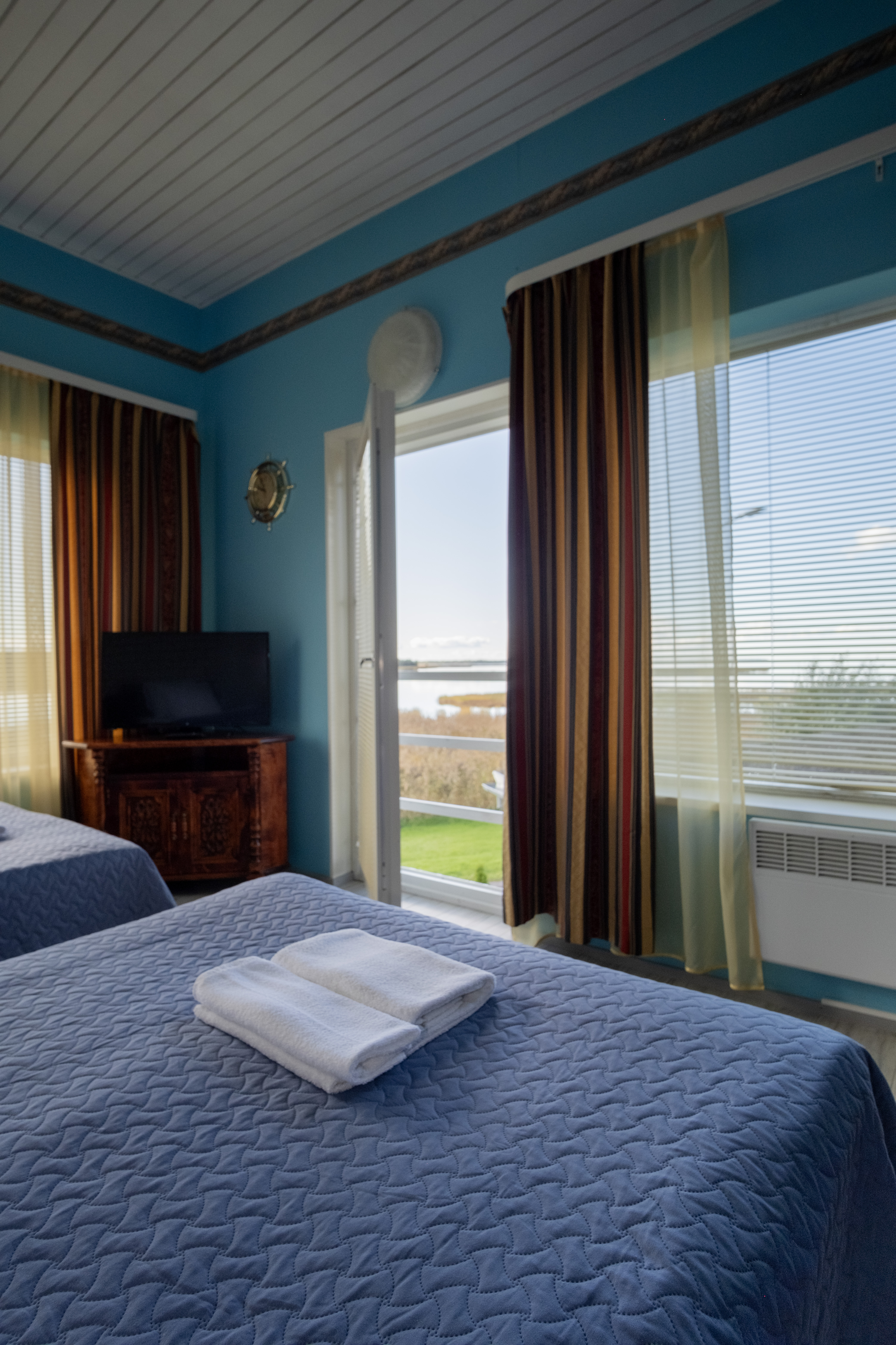 Waiting for a visitor Admiral's room