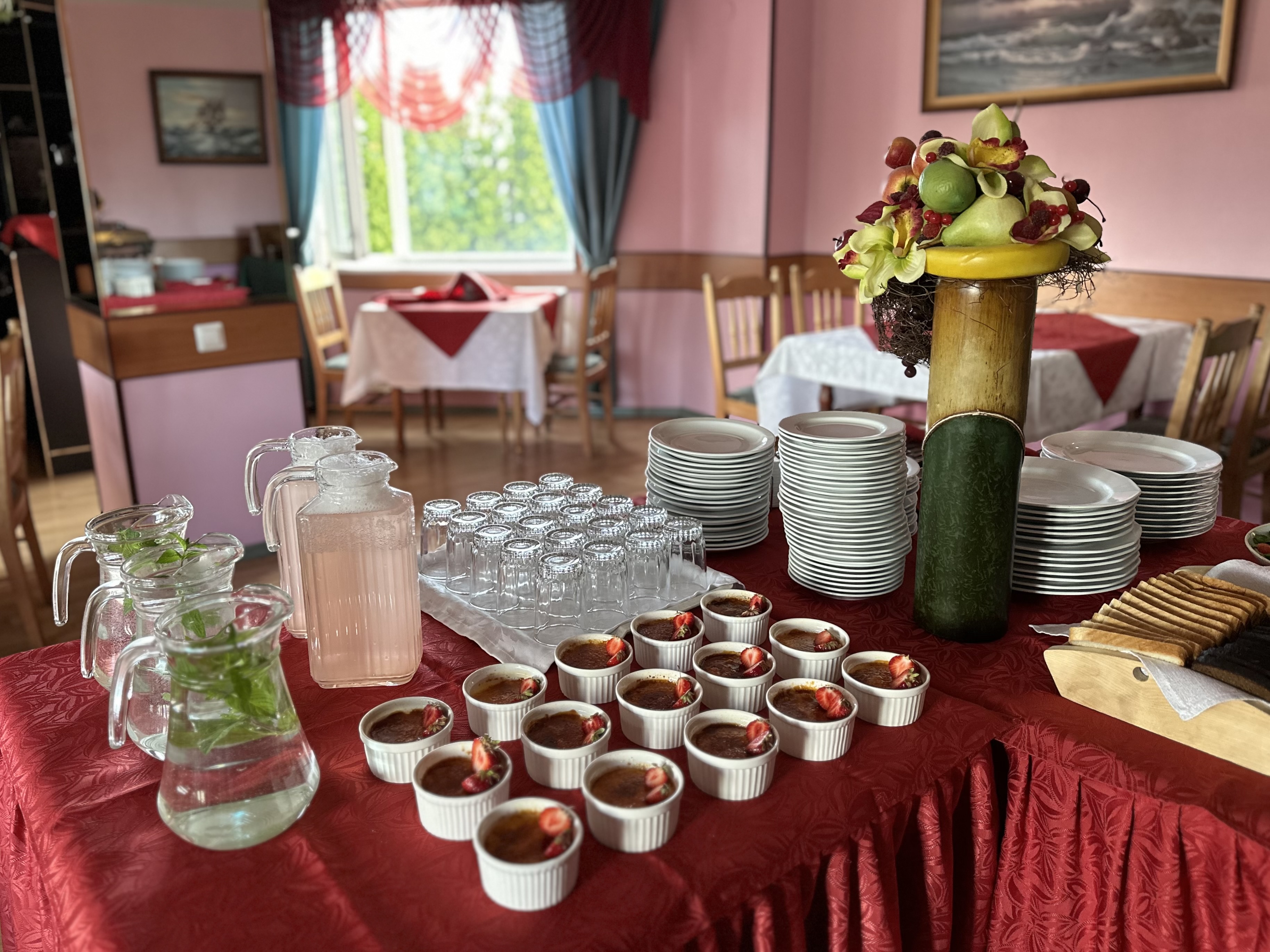 We offer group catering at the Päeva Villa Hotel
