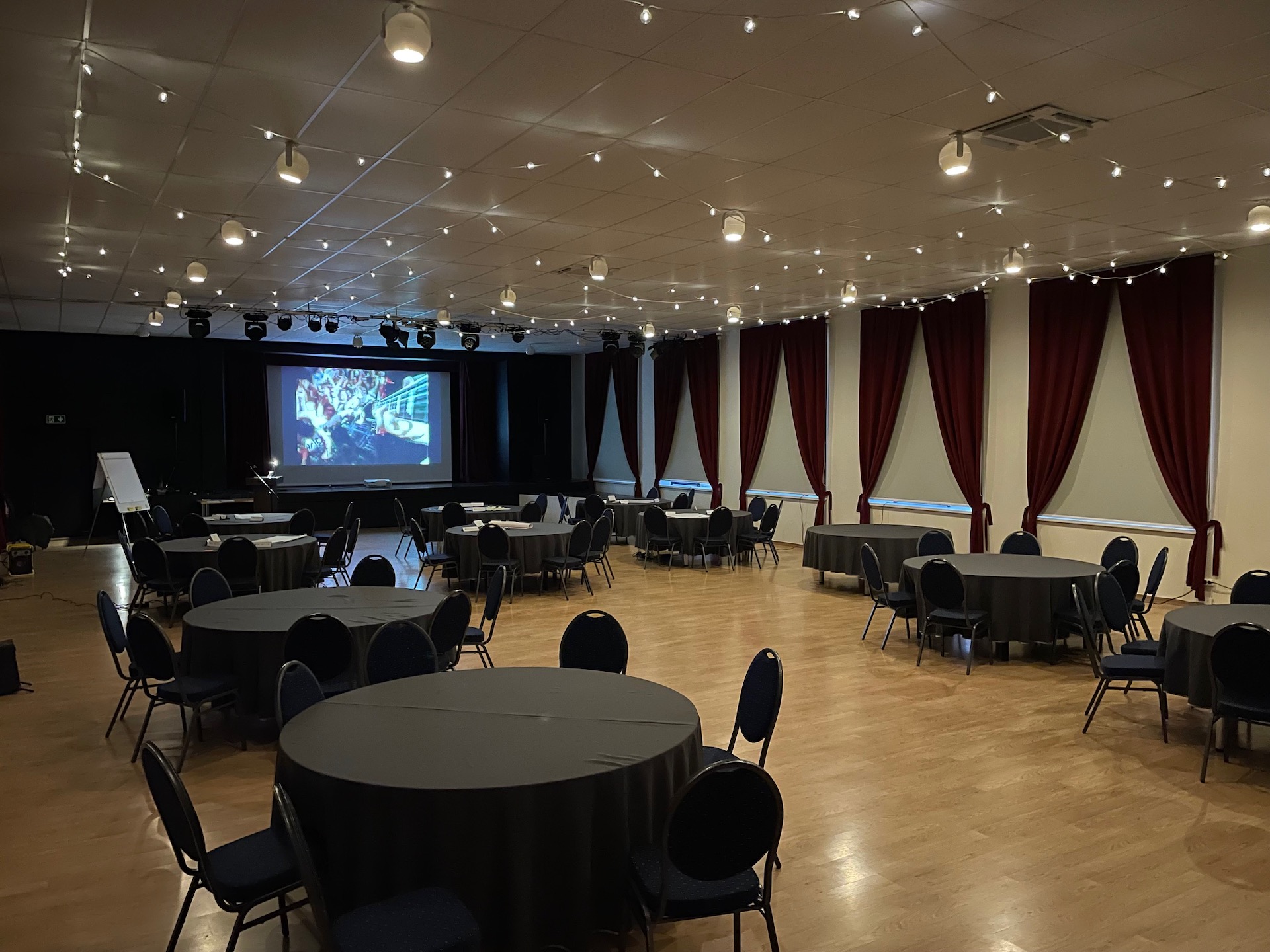 The club is suitable for training sessions, receptions, conferences.