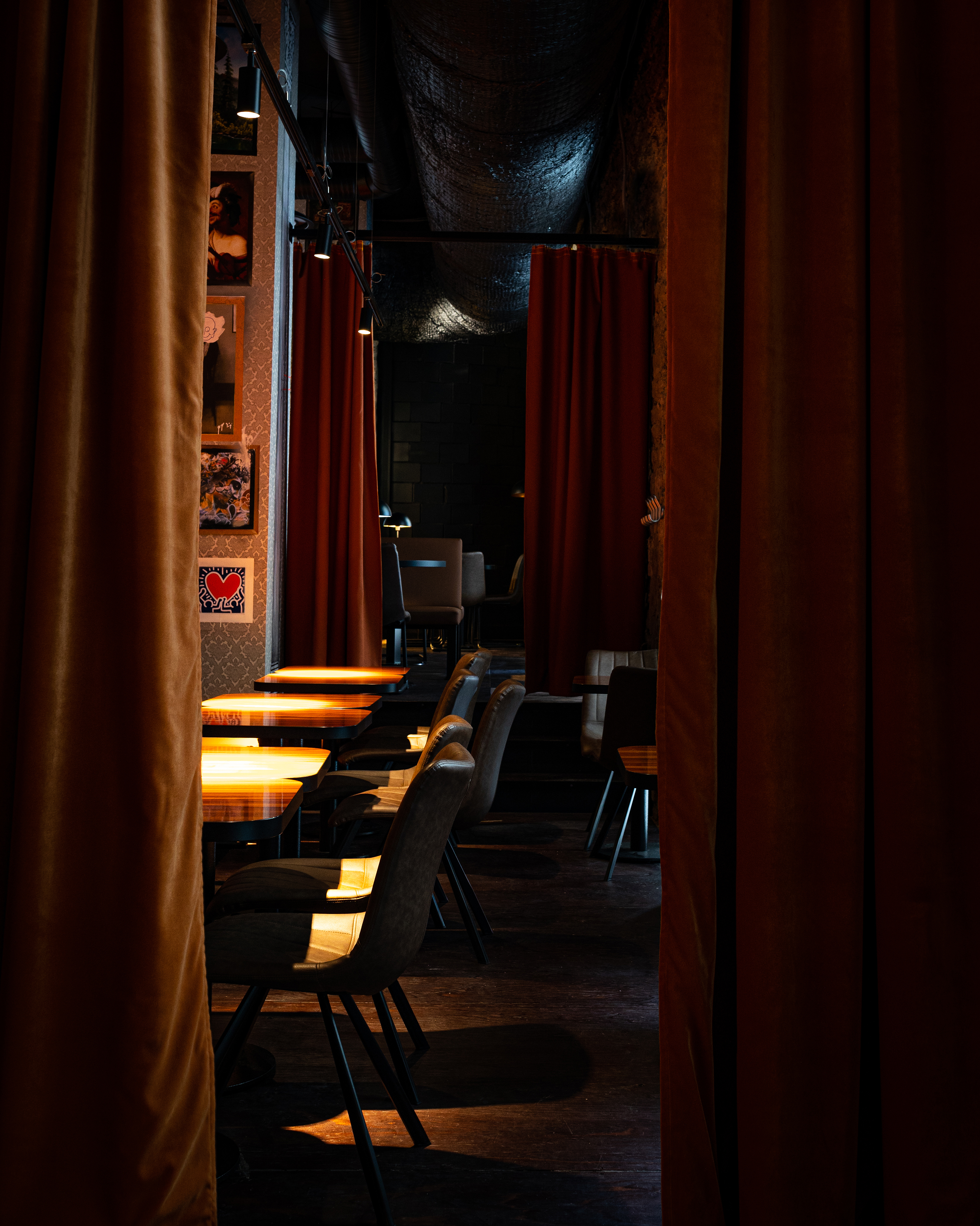 Sisustus madalamate laudadega