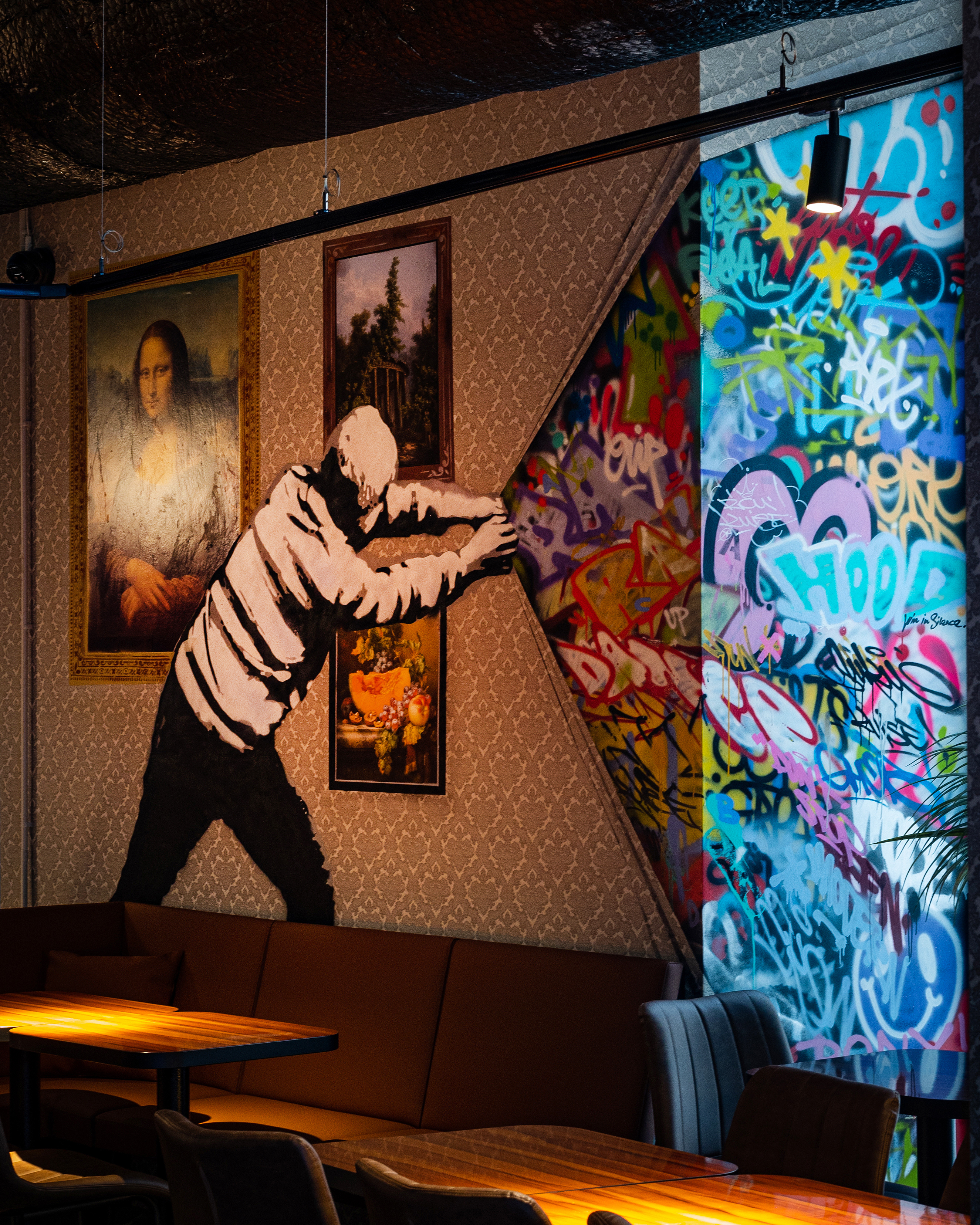 Stalker on restoran-baar, kus rikkalik menüü ja läbimõeldud joogivalik loovad tõelise maitseelamuse. Pika baarileti taga ootab 16 erinevat vaadiõlut n