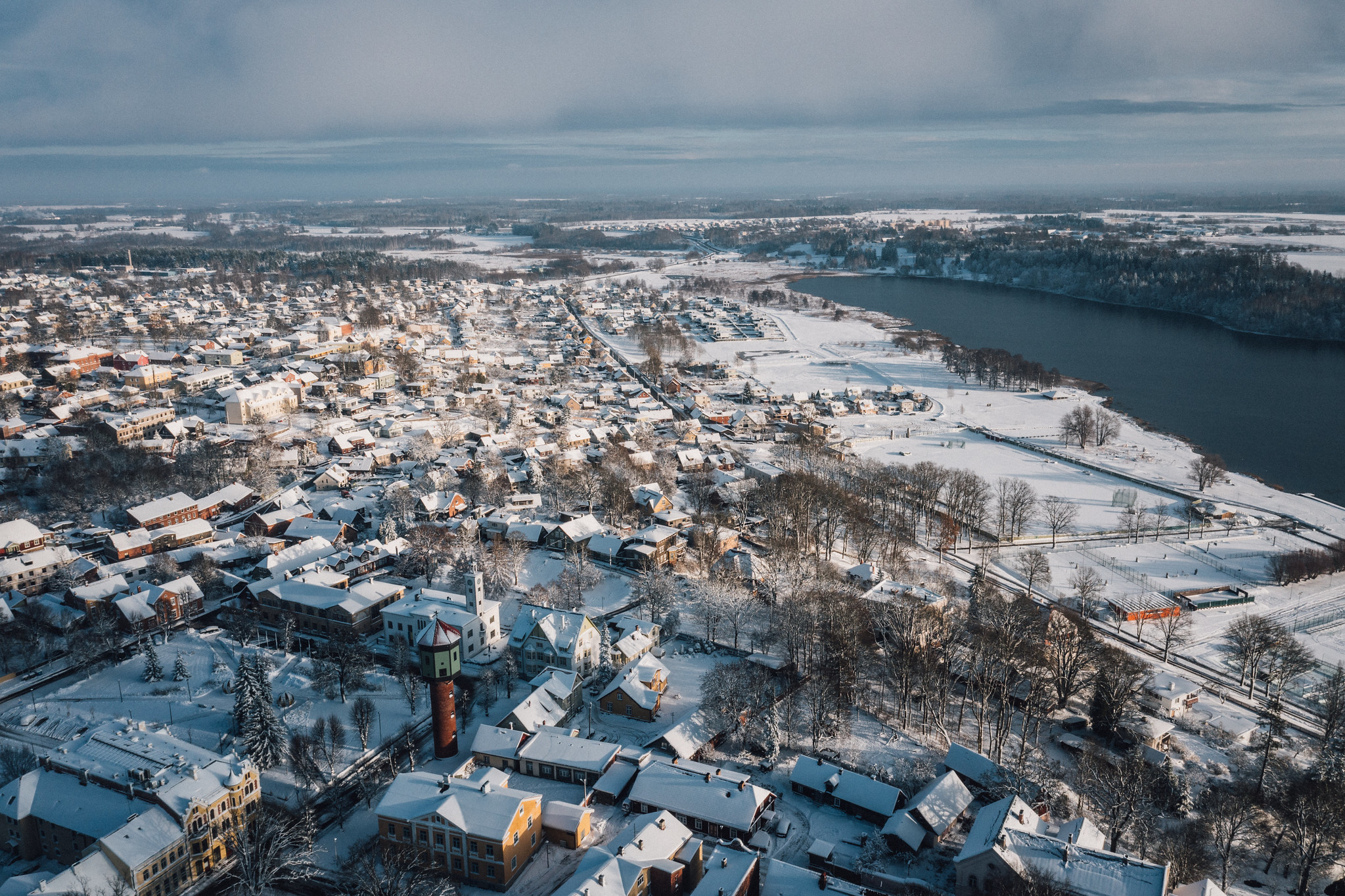 Lake Viljandi is in a primeval valley, which is 11 m deep, 450 m wide and 4600 metres long. The lake is well-known in Estonia thanks to the song about