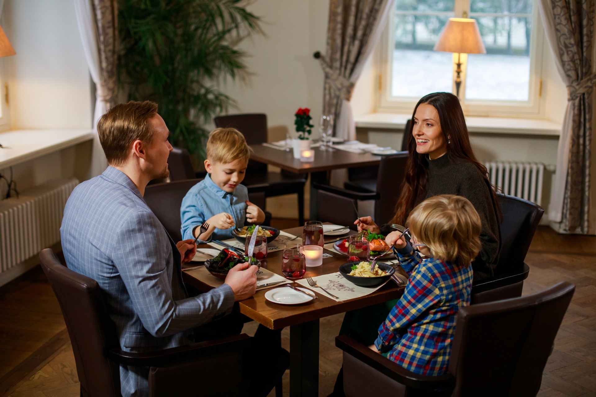 A family having breakfast at Vihula Manor