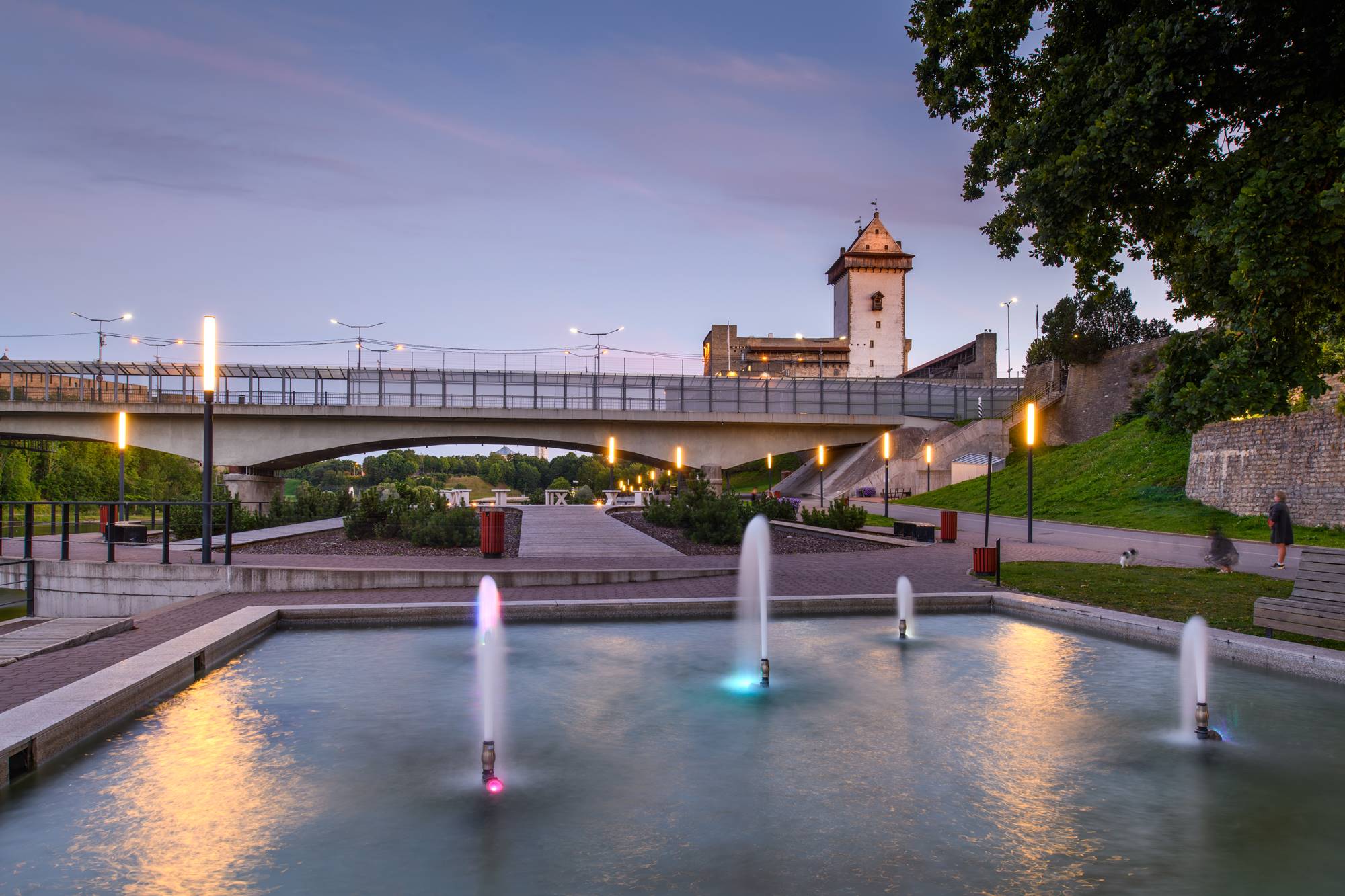 Narva linna jõepromenaad kus kulgeb Narva Linna Jooks