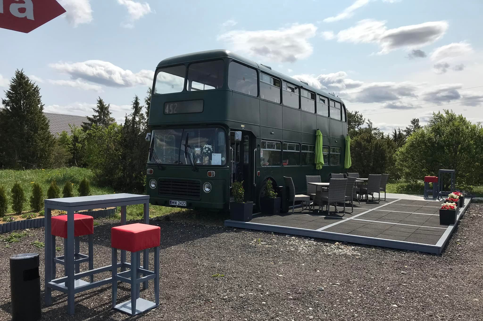 Chef's Manu DoubleDecker - two-story cafe-bus