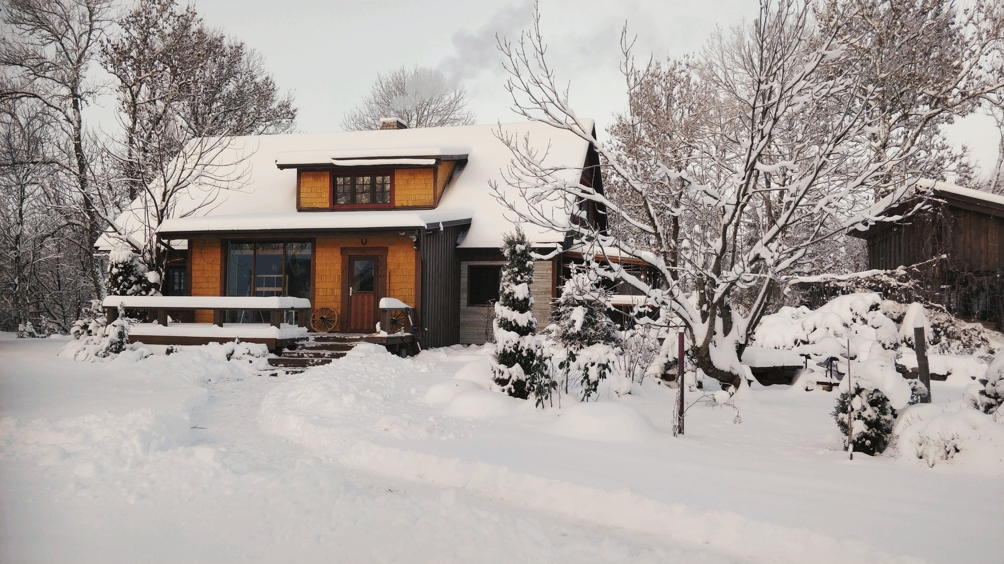 Uneallika main house with a sauna holiday farm in winter