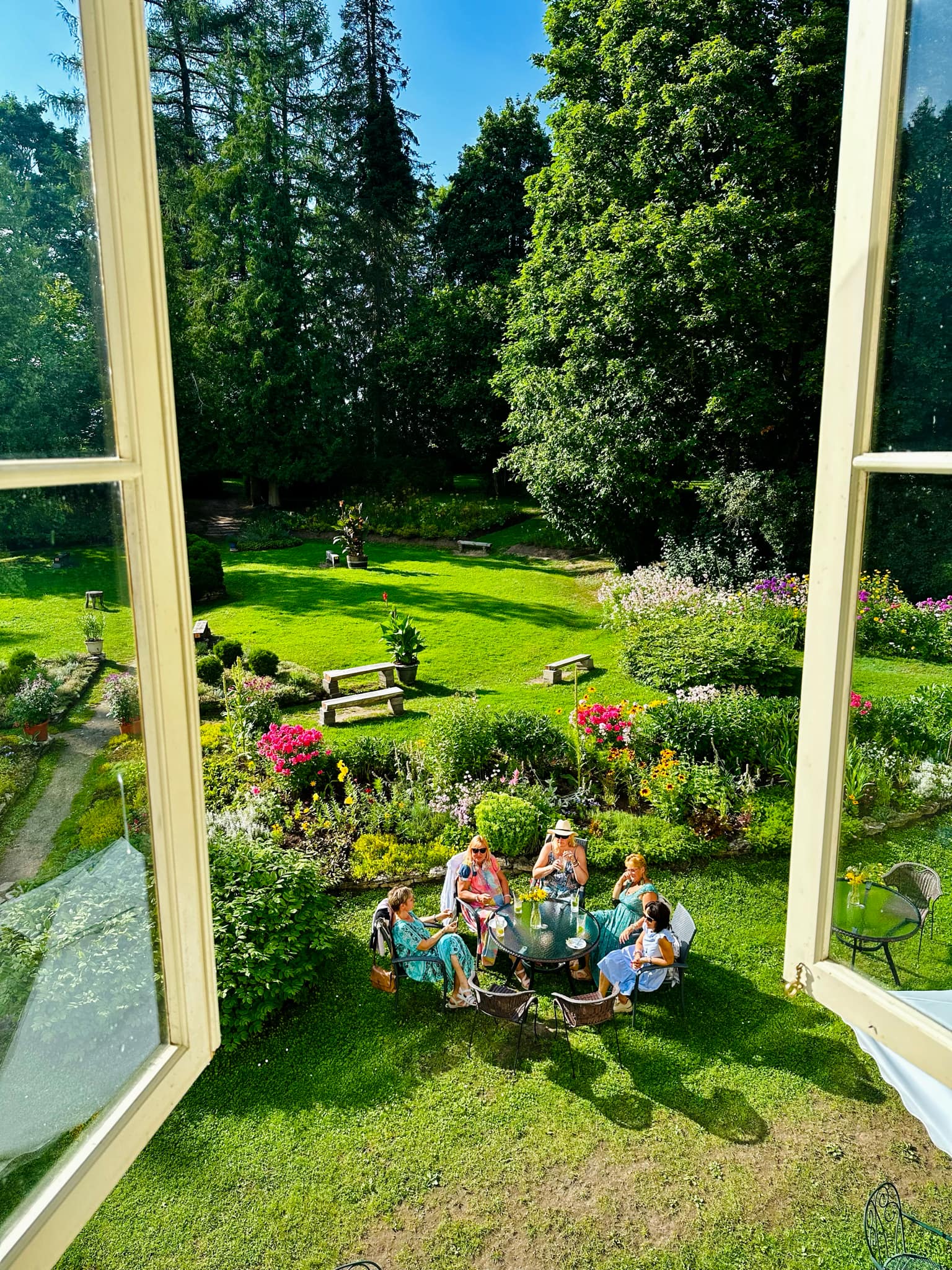 Ein schöner Blick aus dem Fenster des Kirna Herrenhauses