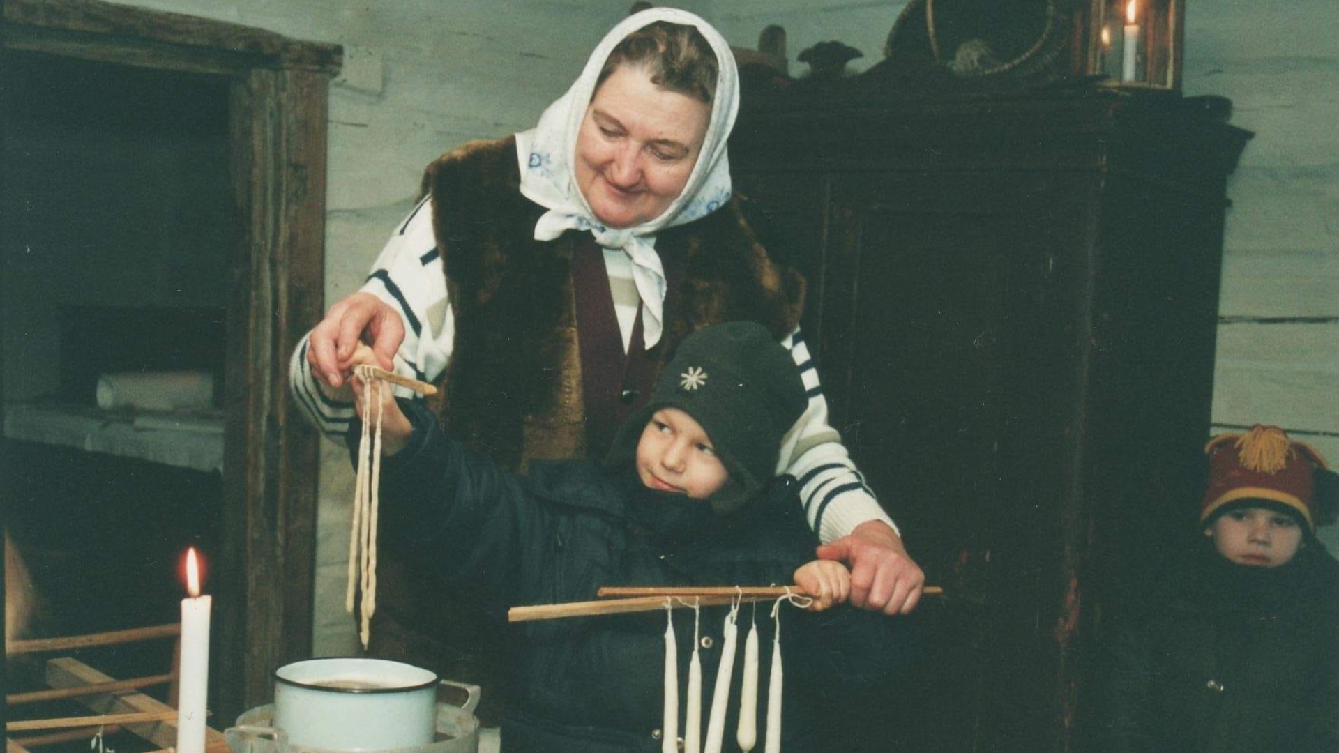 Küünalde valmistamine Eesti Vabaõhumuuseumis