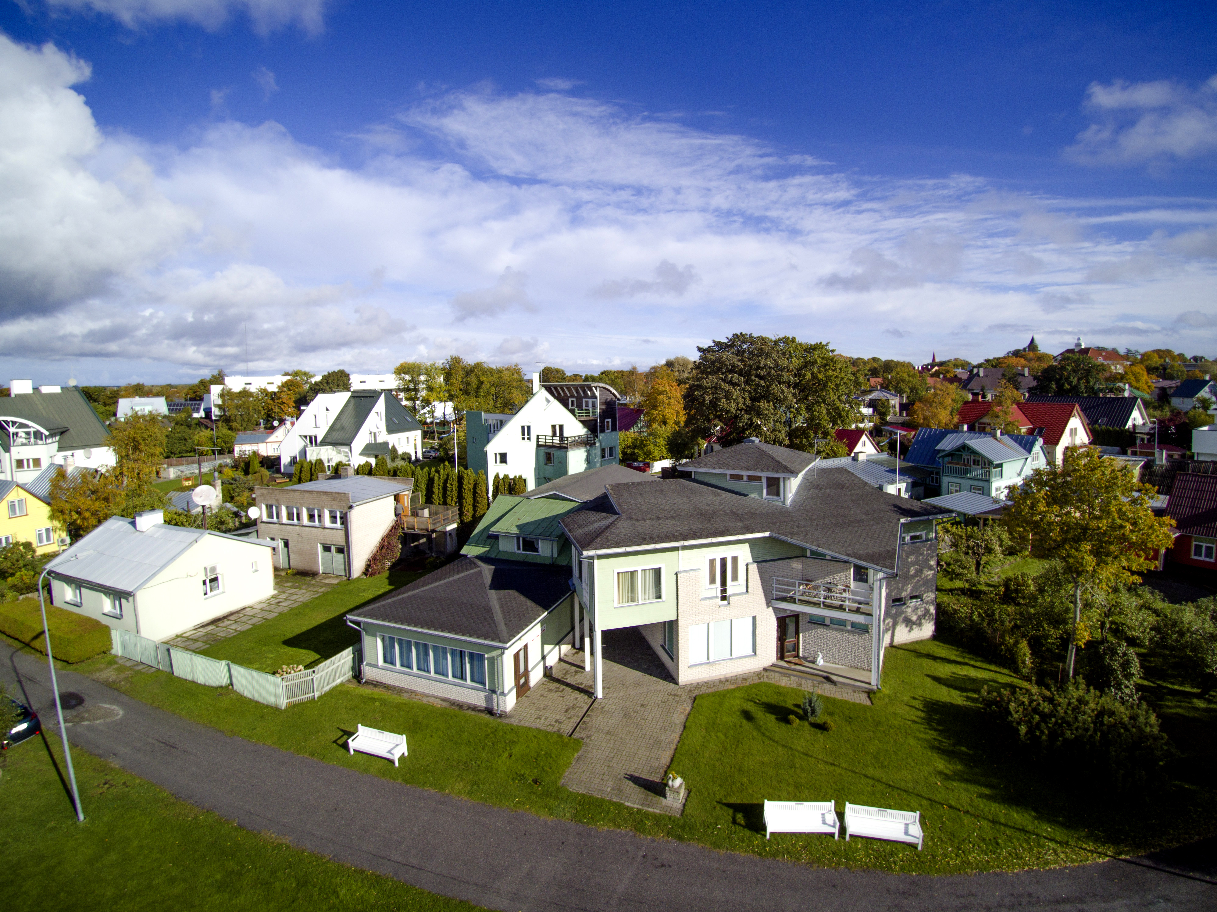 Päeva Villa on quiet street