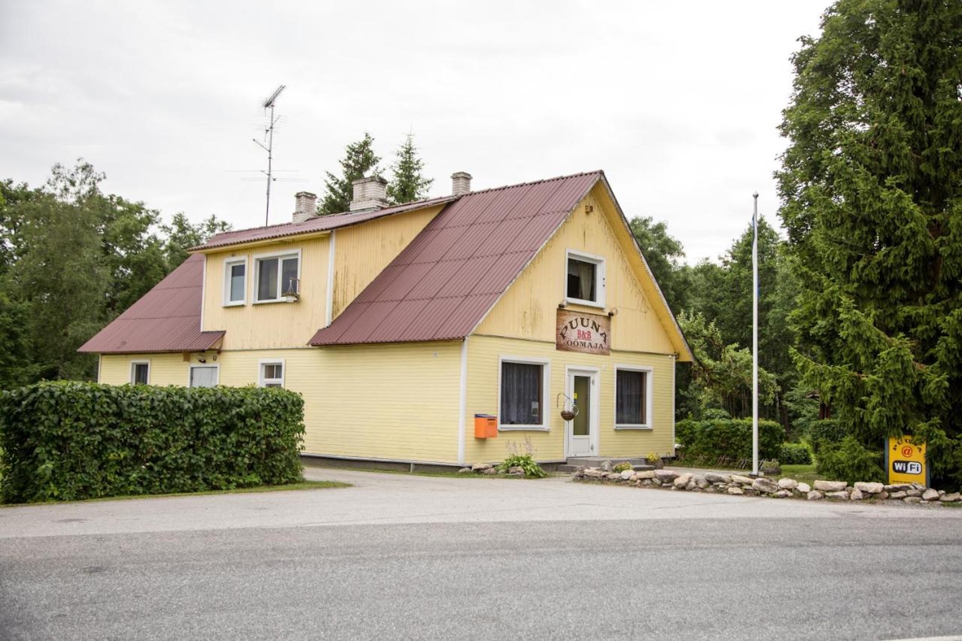 Puunan majatalo kesällä
