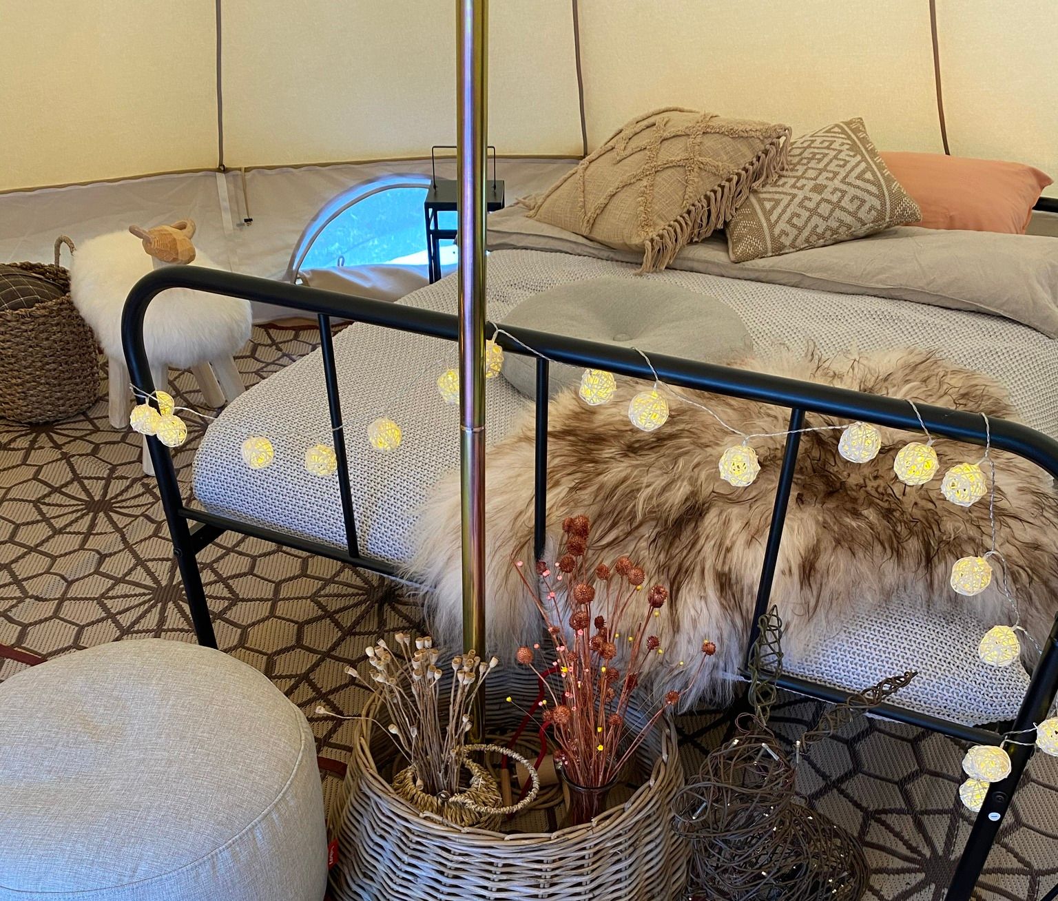 Eco Retreat glämpingu mugav kahekohaline voodi