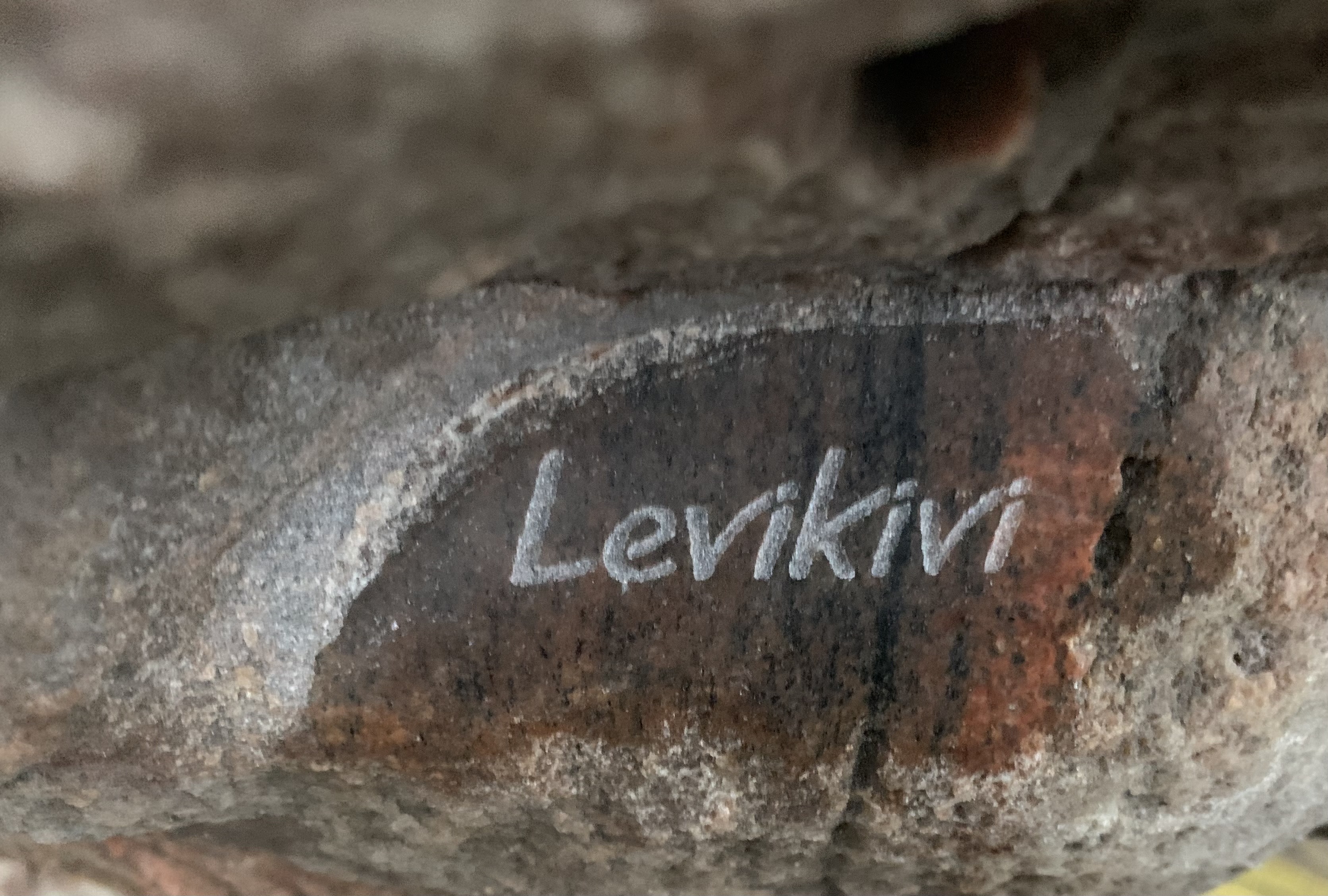 Levikivi logo graveering - graniitkivim