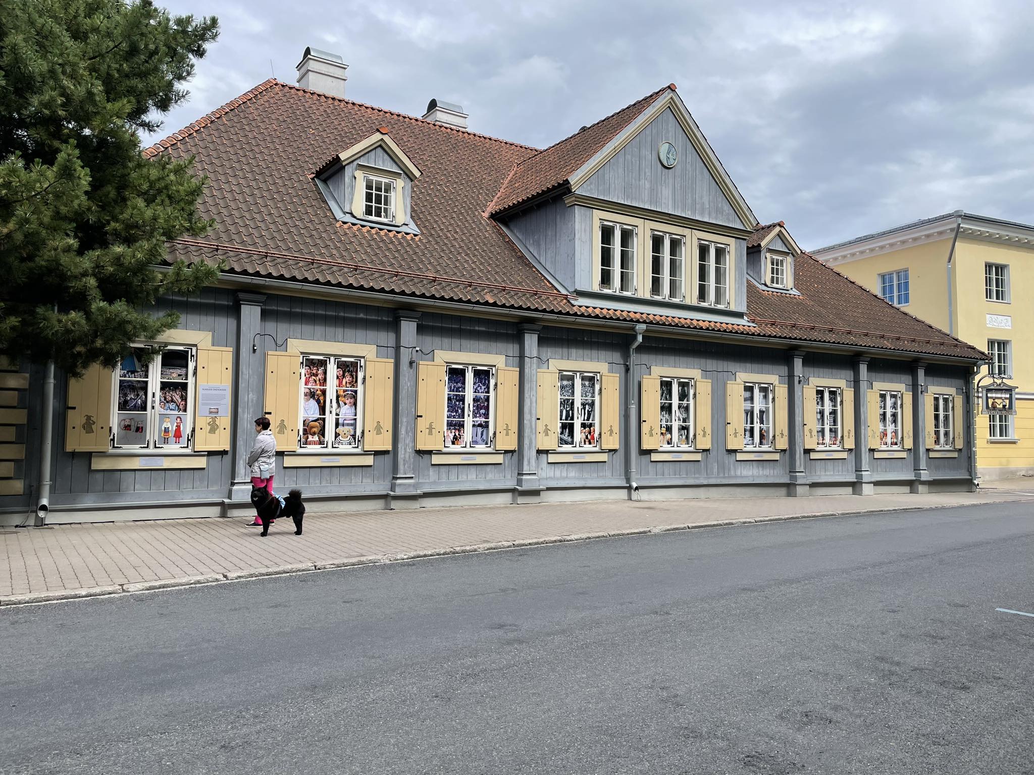 Vaade Tartu Mänguasjamuuseumi Teatri Kodu hoonele.