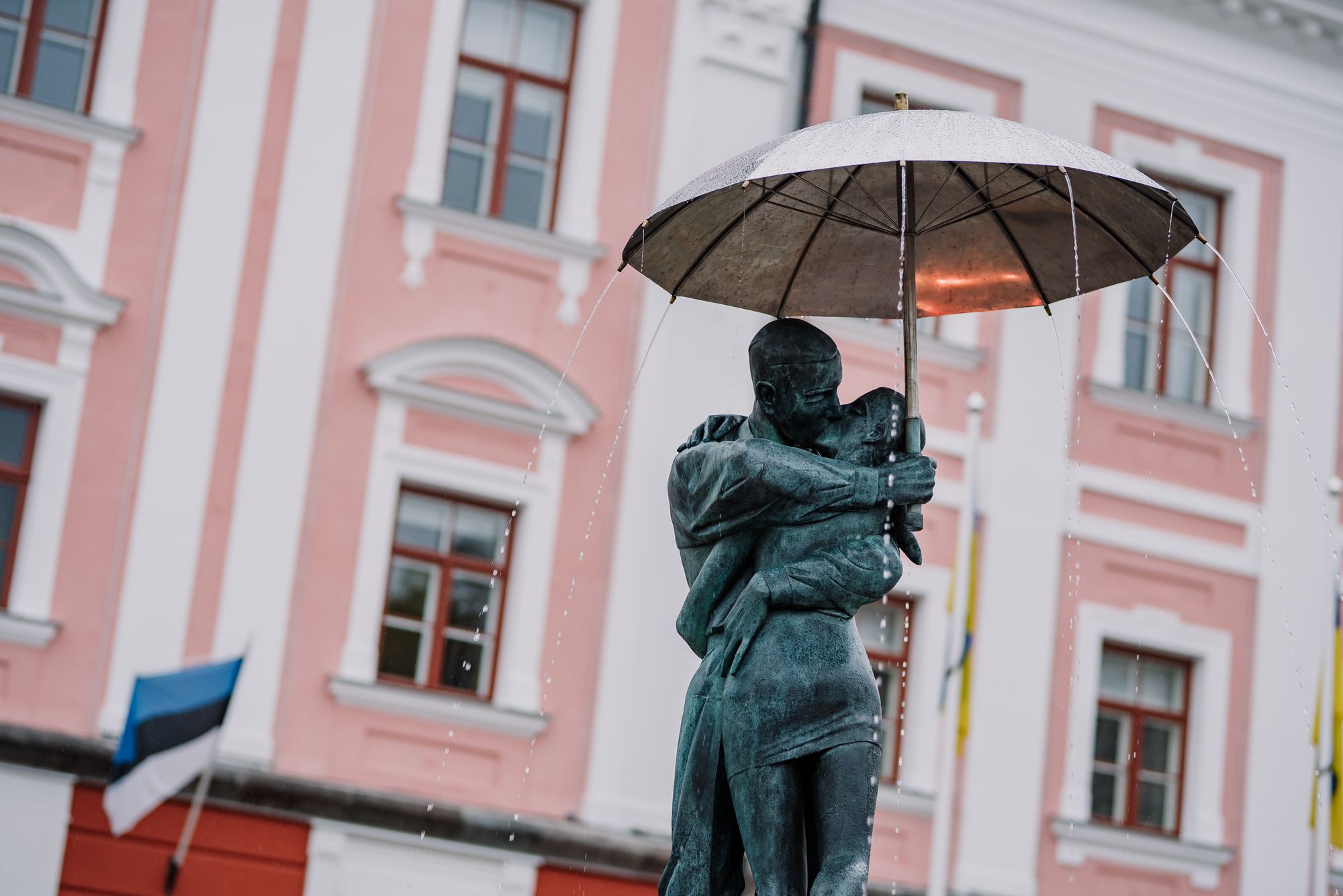 The umbrella of the "Kissing Students" sculpture