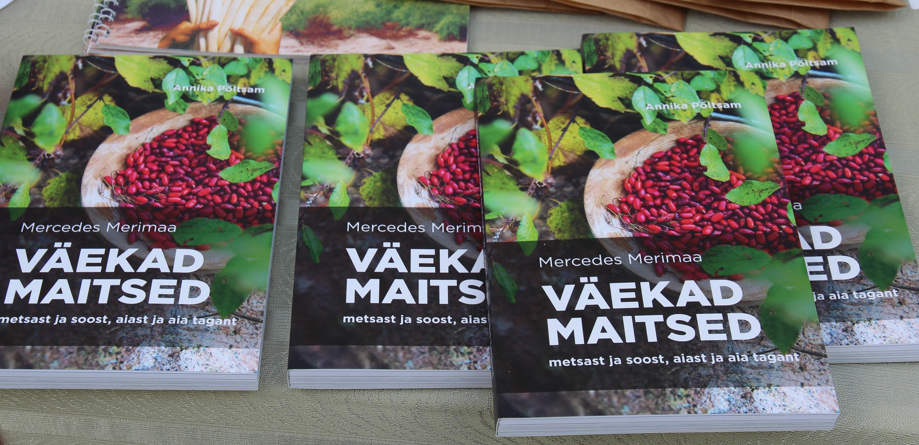 Väekad raamatud