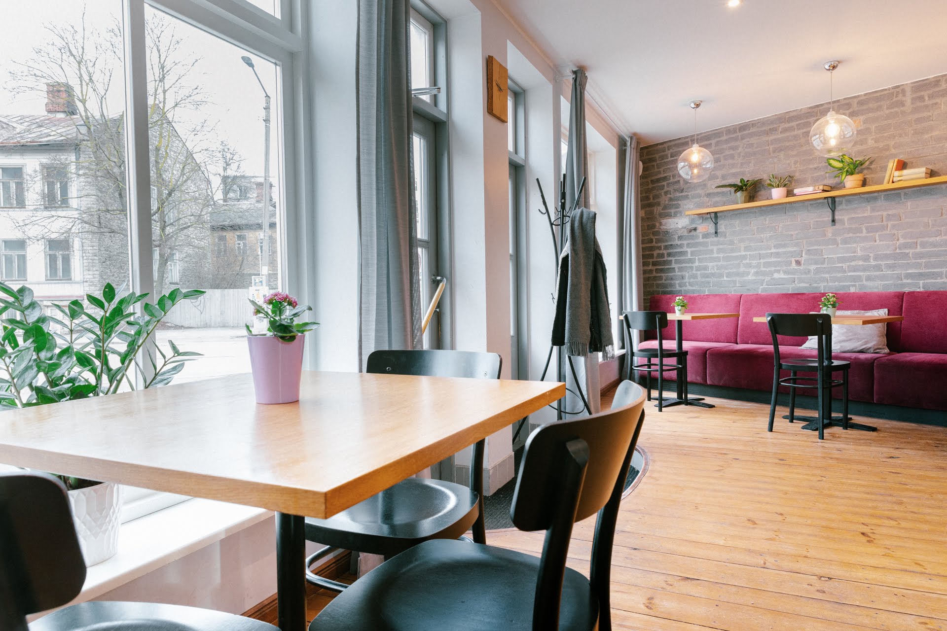 Faehlmanni Cafe is a cosy place in the city centre of Tallinn. Everyone, both adults and children, can find something to their liking from the menu. W