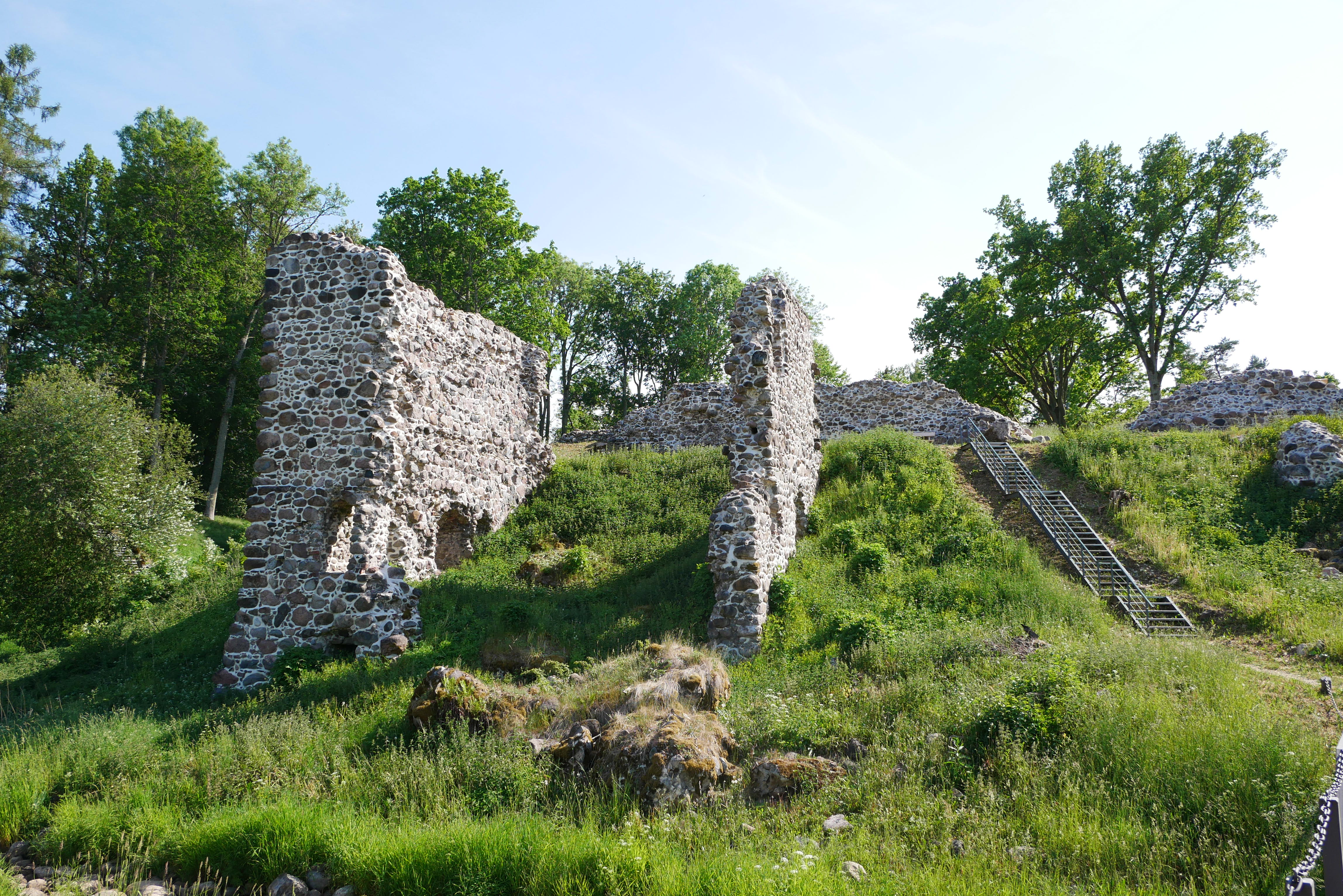 Tarvastu Order Stronghold ruins