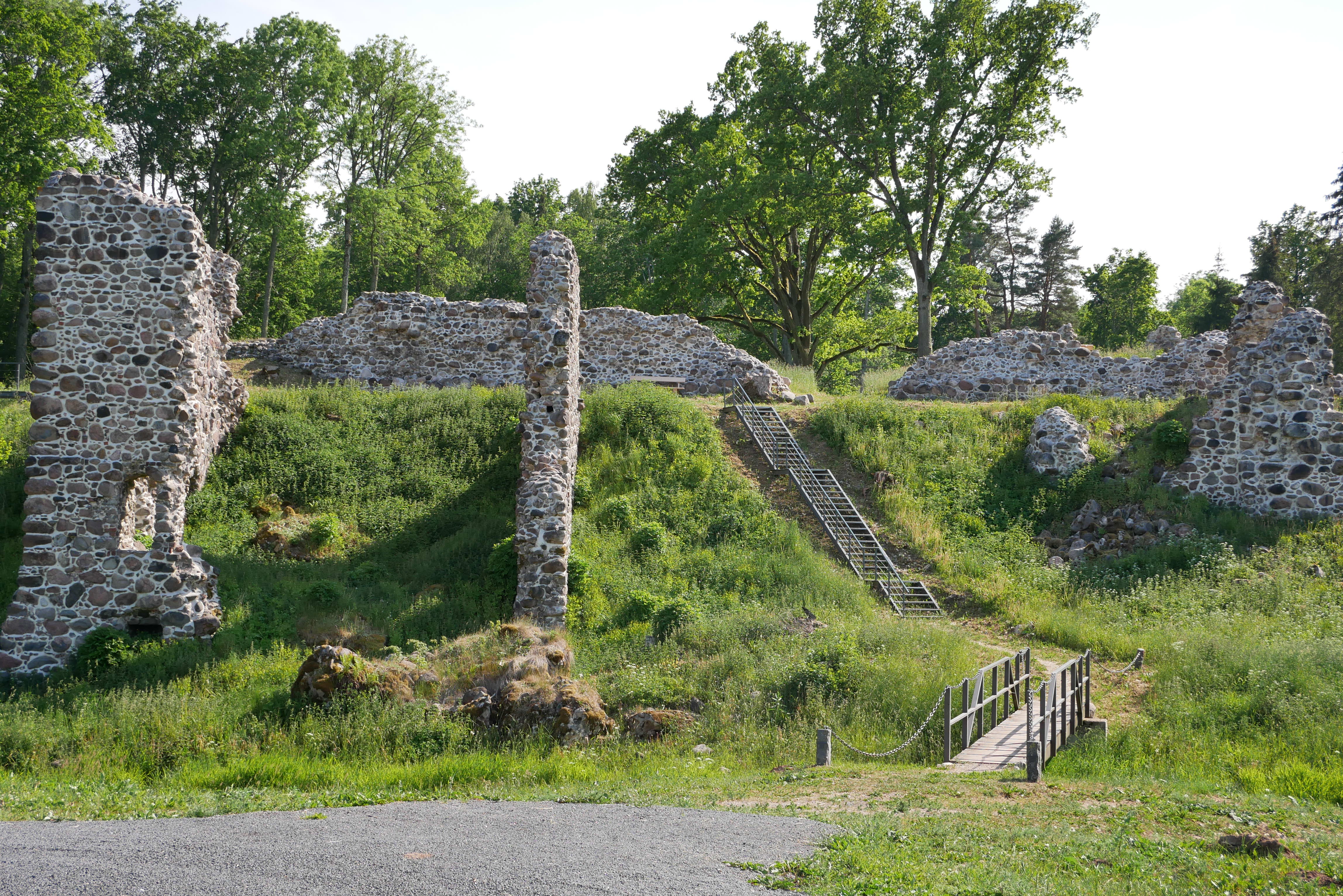 Tarvastu Order Stronghold ruins