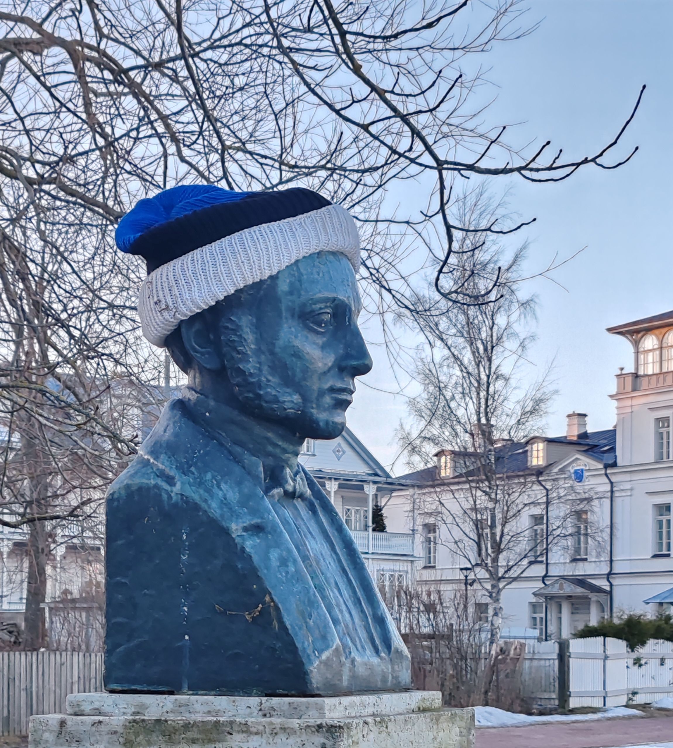 C.A Hunniuse monument